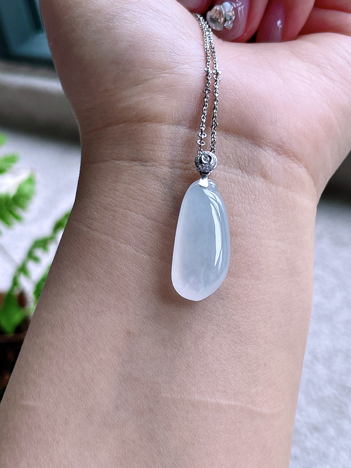 18k金镶嵌冰福瓜吊坠  
整体尺寸：32.7-26.4-12.2-6.9