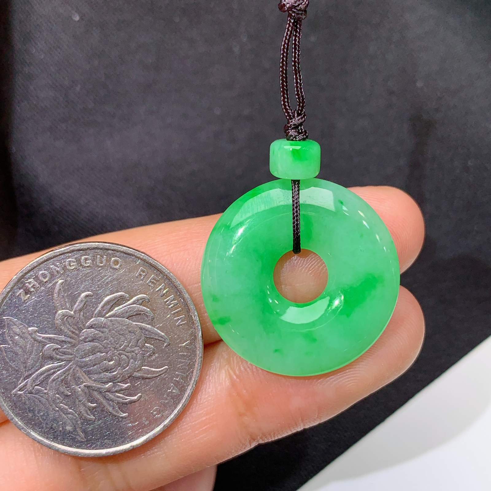 飘绿甜甜圈，镶嵌佳品，冰润色阳，玉质细腻，种水足，Xm 尺寸22.6*3.9