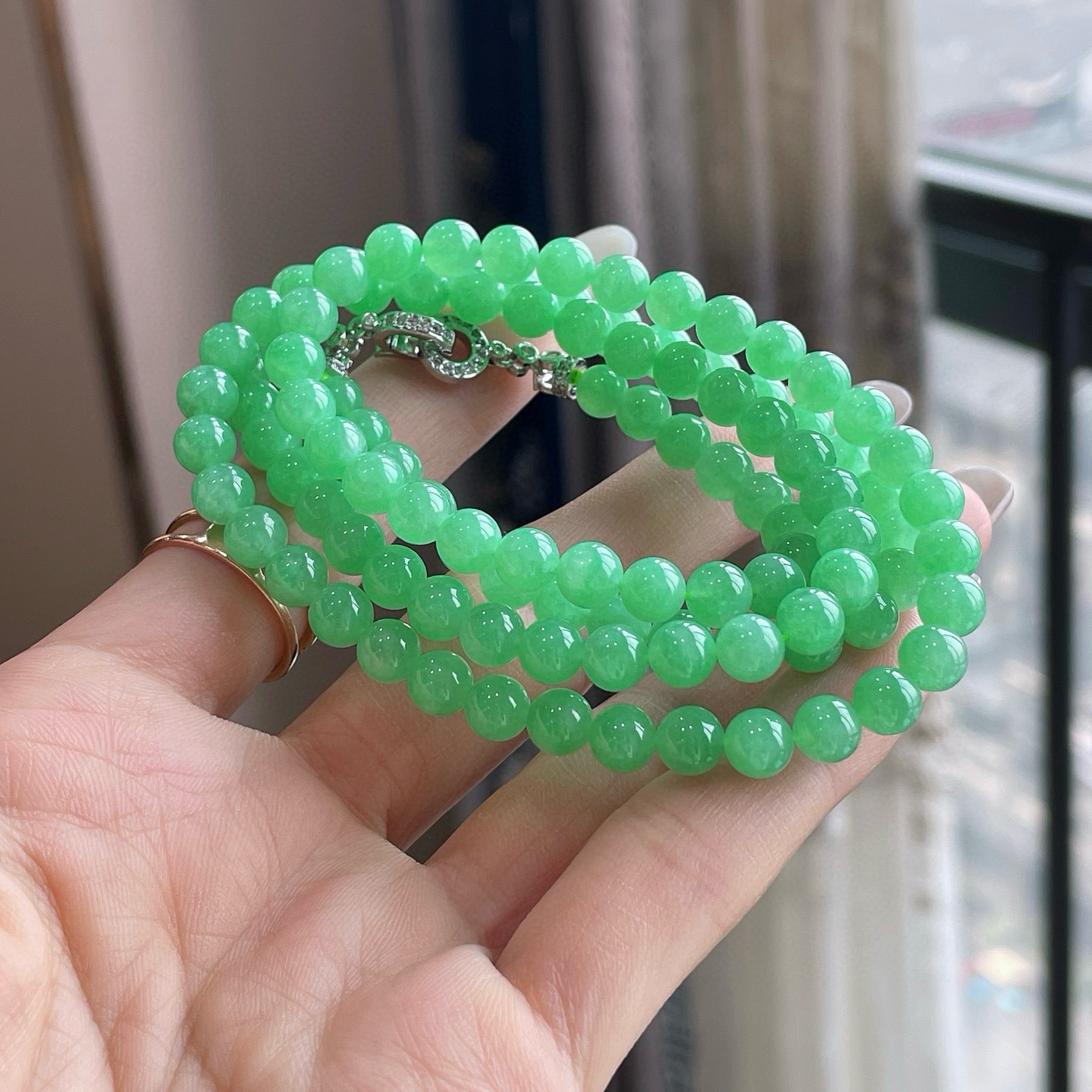 满色绿珠链（1件价）
尺寸：6.2/108颗