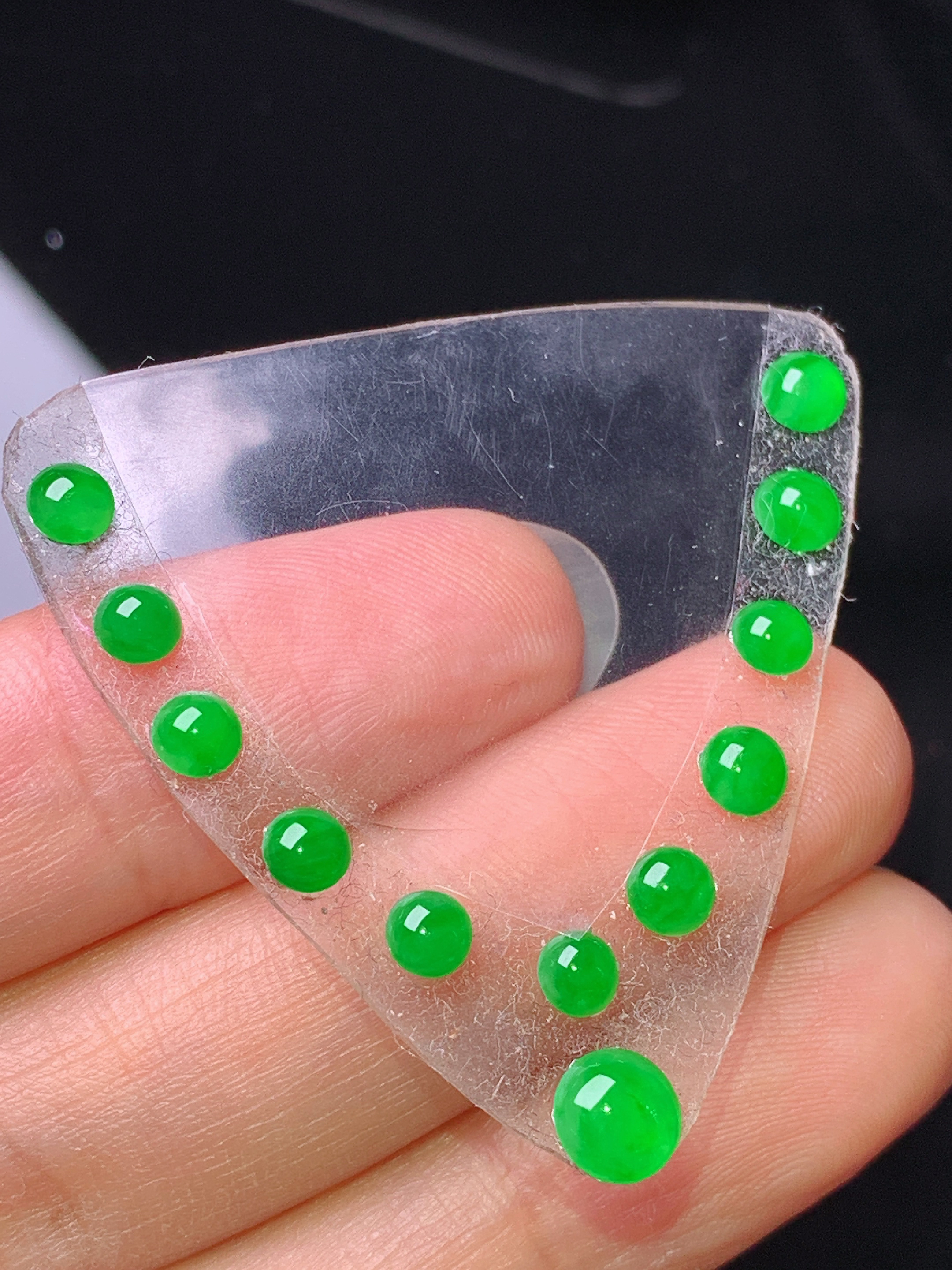 镶嵌款 满绿蛋面一下手 玉质细腻 色泽艳丽清新 水润亮眼 整体尺寸5.3*2.5j3