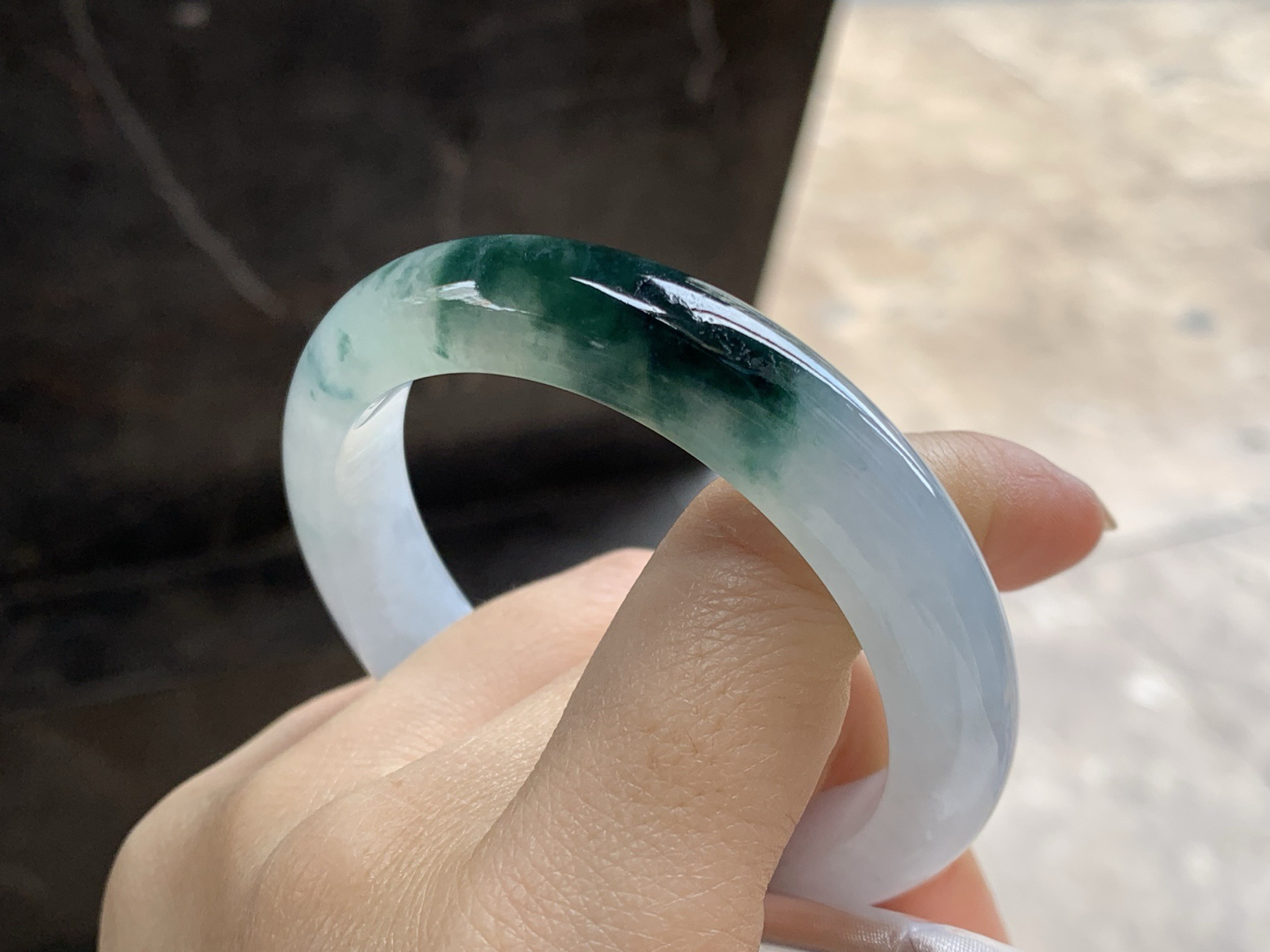 53-11.7-8

飘花手镯^_^肉质细腻 飘花点缀