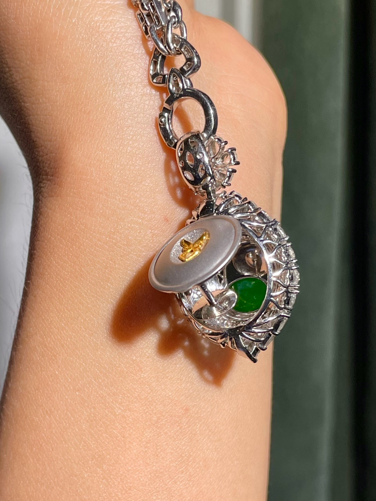 高冰种正阳绿蛋面吊坠！
裸石：16*15.5*8mm
整体：39.5*23*16mm