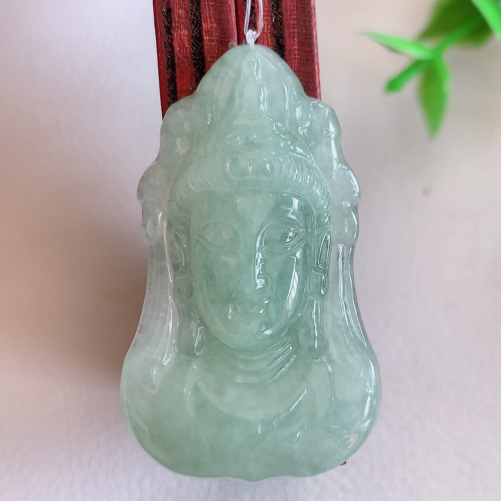 冰润精雕观音吊坠，法相端庄大气，工艺精湛，种色浓郁，细腻饱满冰润，种老水足，收藏佳品，佩戴大气  W49.31   尺寸：37.5-22.5-4.8mm