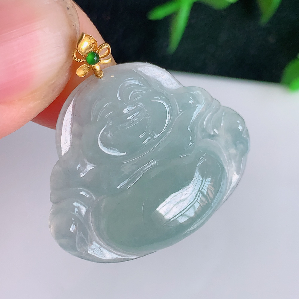 18k金扣冰润佛公挂件 玉质细腻  精雕弥勒佛，笑佛福耳垂肩，面相喜庆，开怀大笑，憨态可掬。惟妙惟肖