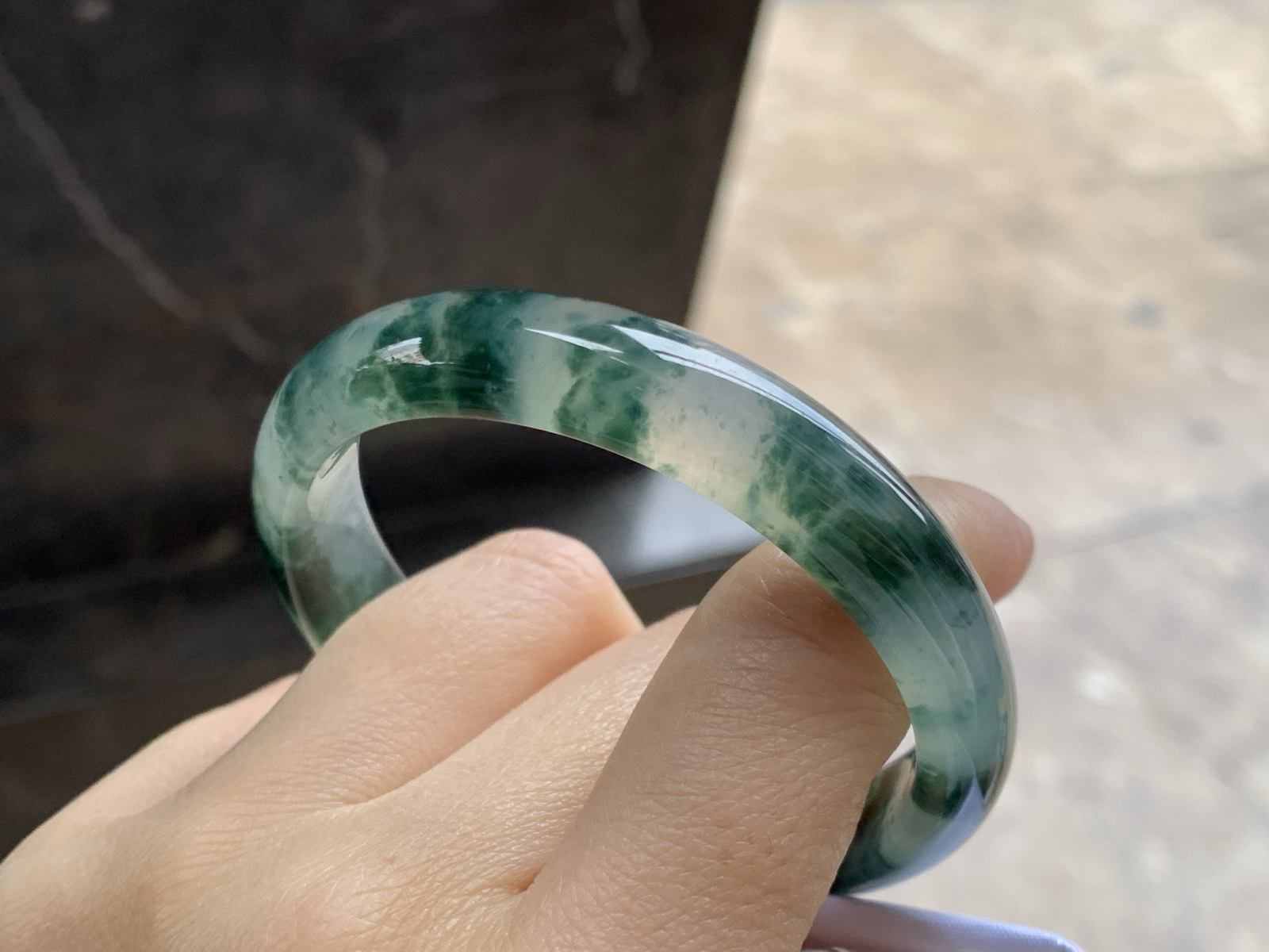 53.5-11.5-6.9

飘花贵妃镯^_^正圈51 52可以戴