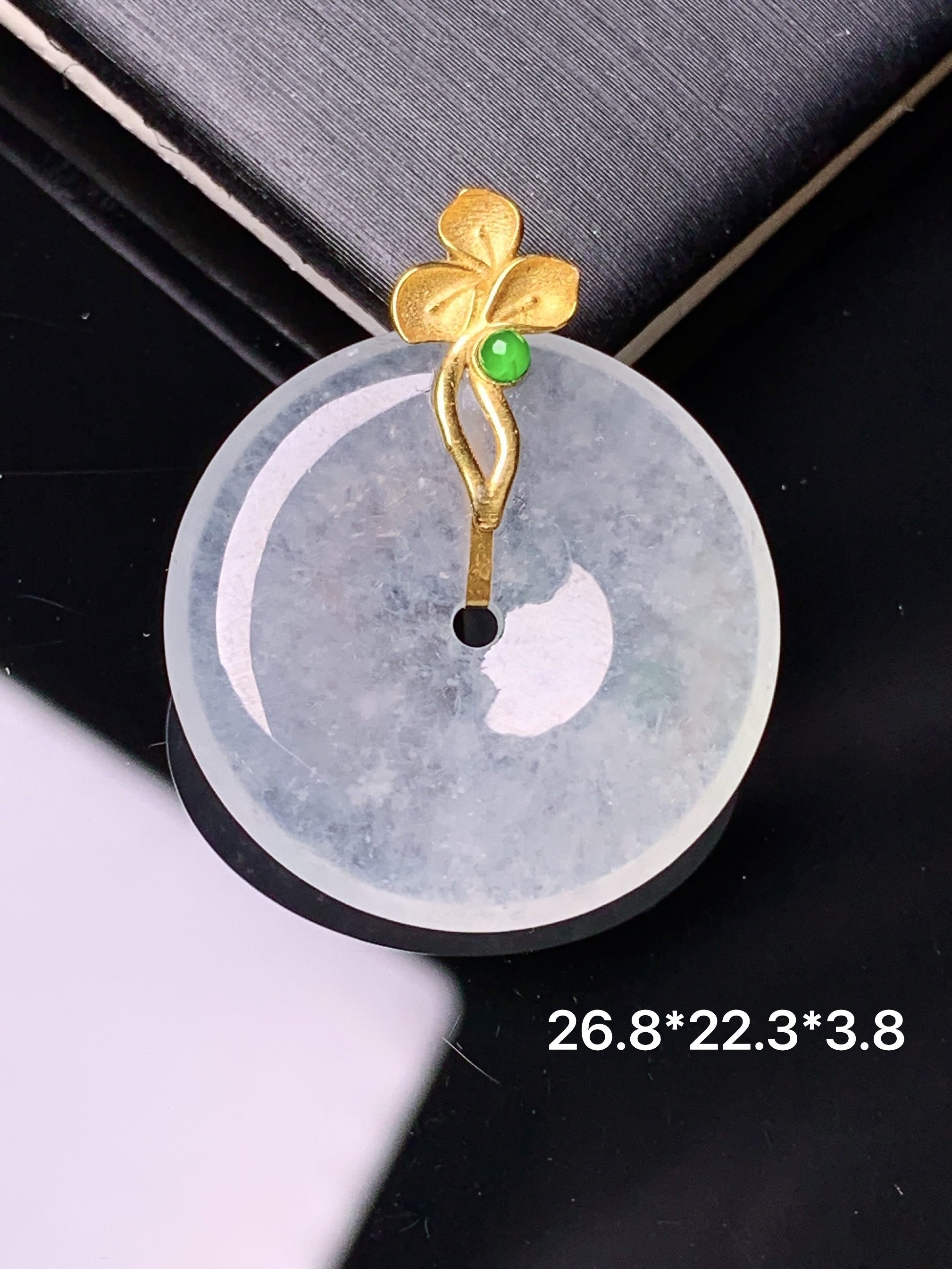 18k金镶嵌冰种平安扣吊坠 玉质细腻 色泽艳丽清新 水润亮眼 整体尺寸26.8*22.3*3.8j2