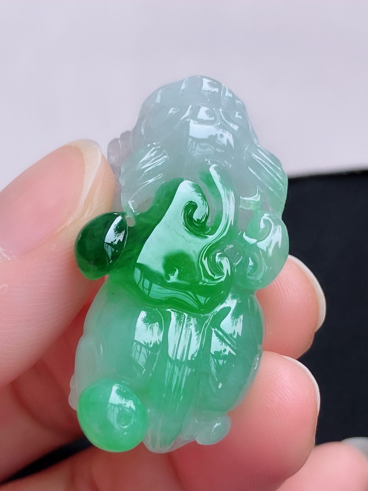 翠绿貔貅，晶莹剔透，色美清爽，尺寸38.6/18/11.8.