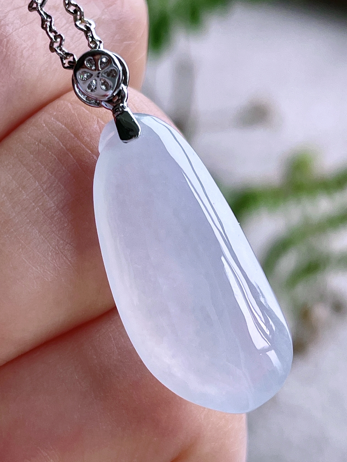 18k金镶嵌冰福瓜吊坠  
整体尺寸：32.7-26.4-12.2-6.9