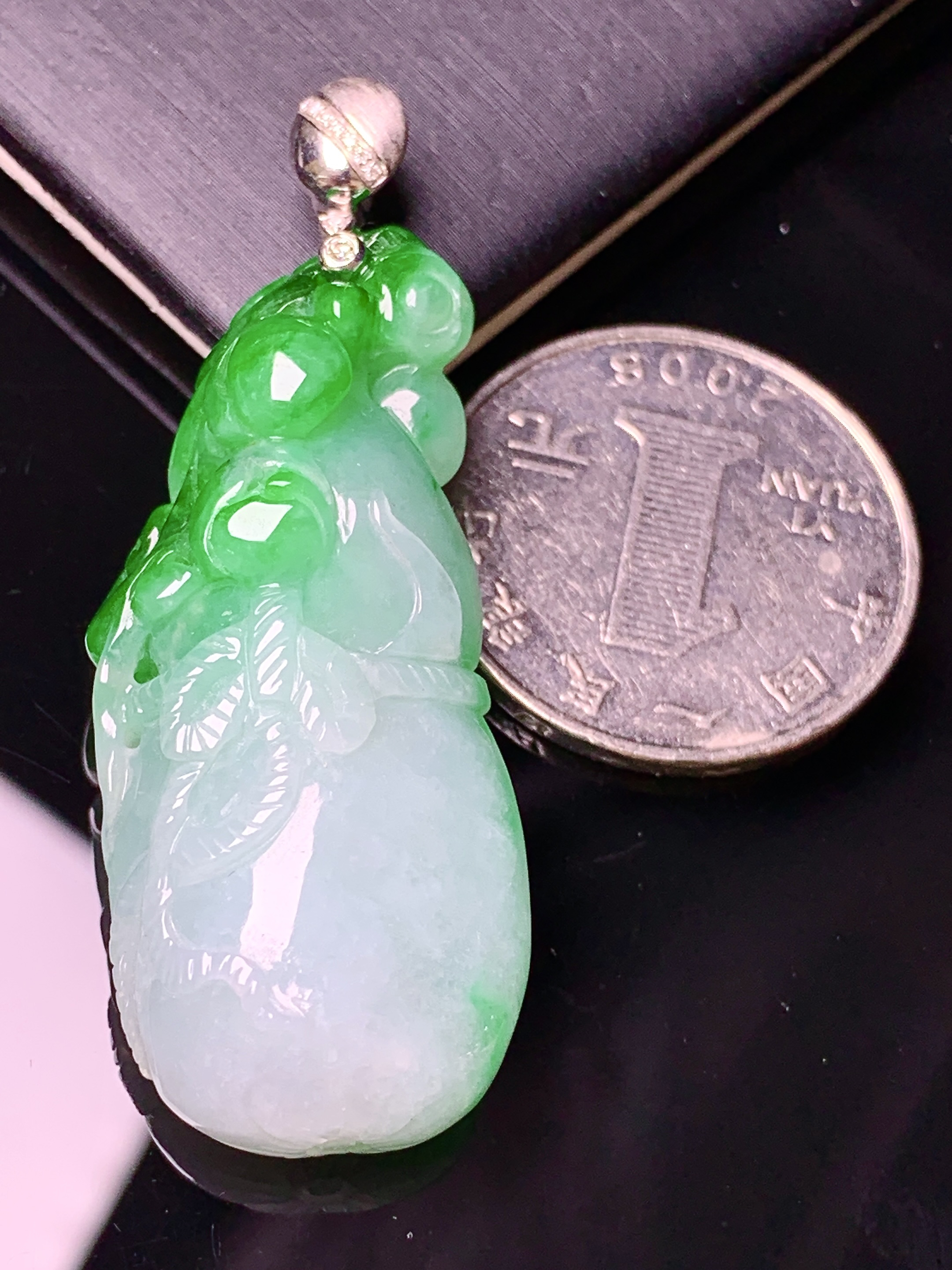 18k金钻镶嵌花开富贵吊坠 玉质细腻 色泽艳丽清新 水润亮眼 整体尺寸50.8*18.2*11b1