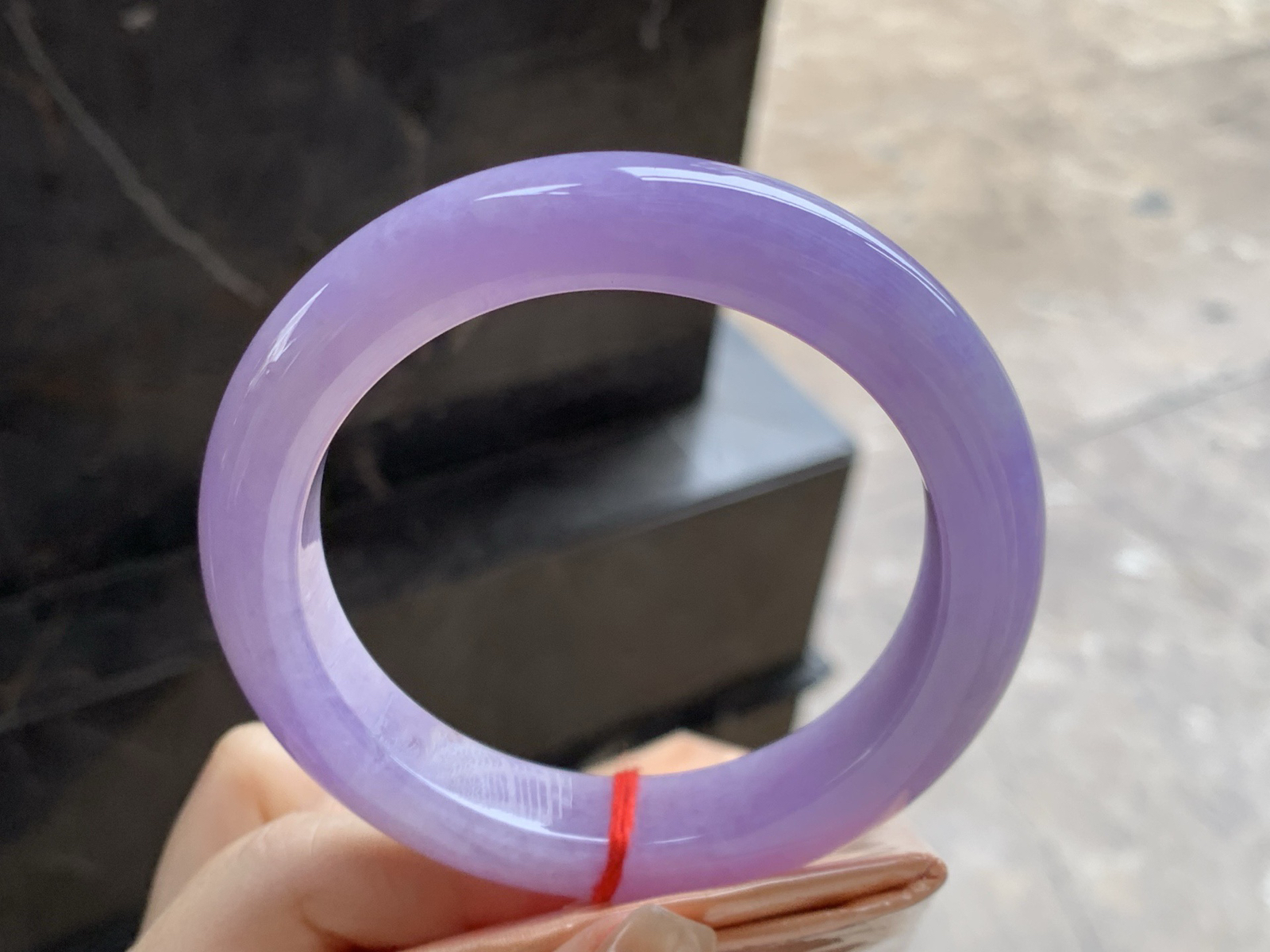 61-12.4-12.5

紫罗兰大圈口手镯^_^底子细腻 颜色浓郁漂亮