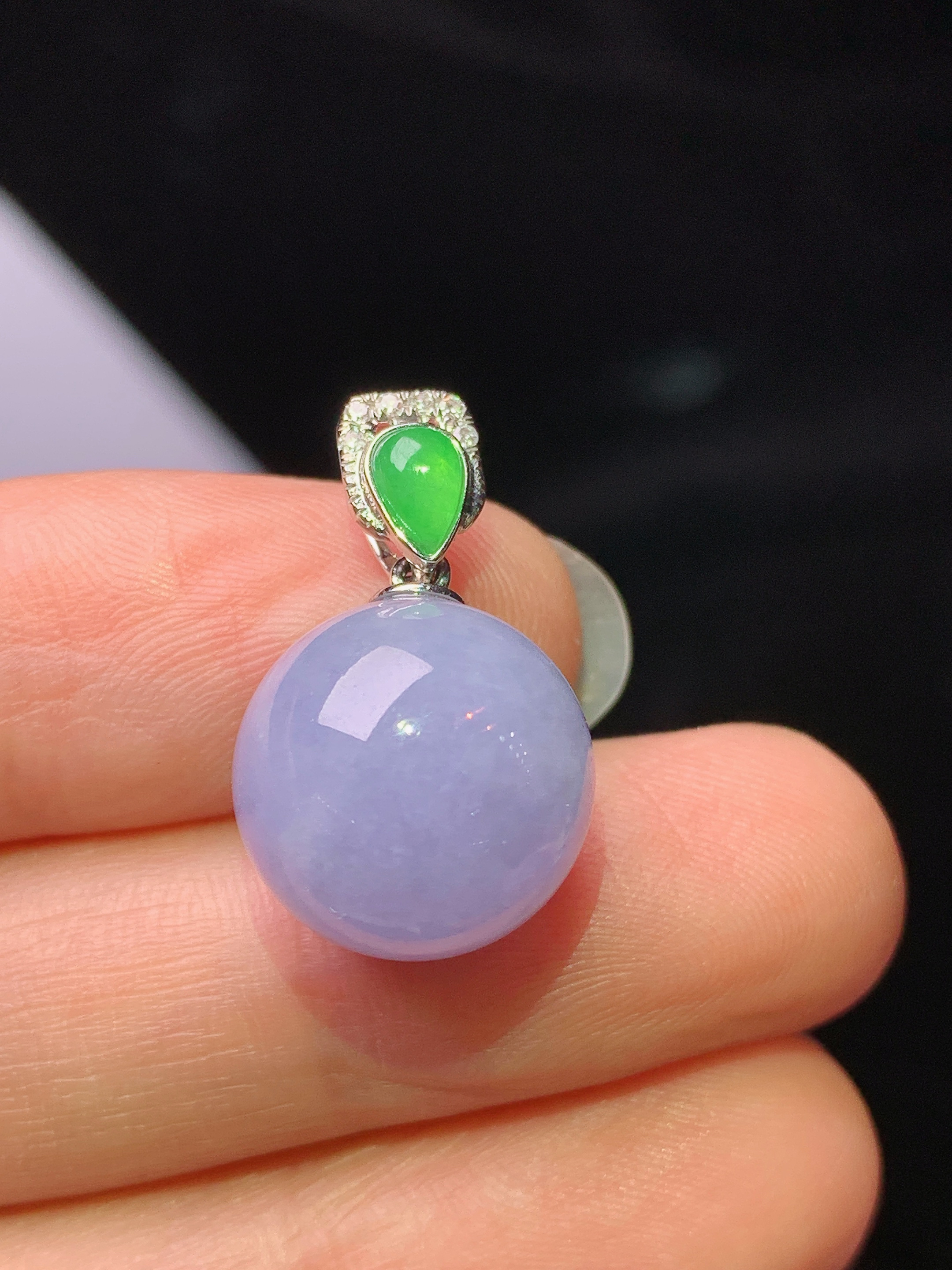 18k金钻镶嵌紫罗兰圆珠吊坠 玉质细腻 色泽艳丽清新 水润亮眼 整体尺寸22*13.3*j2