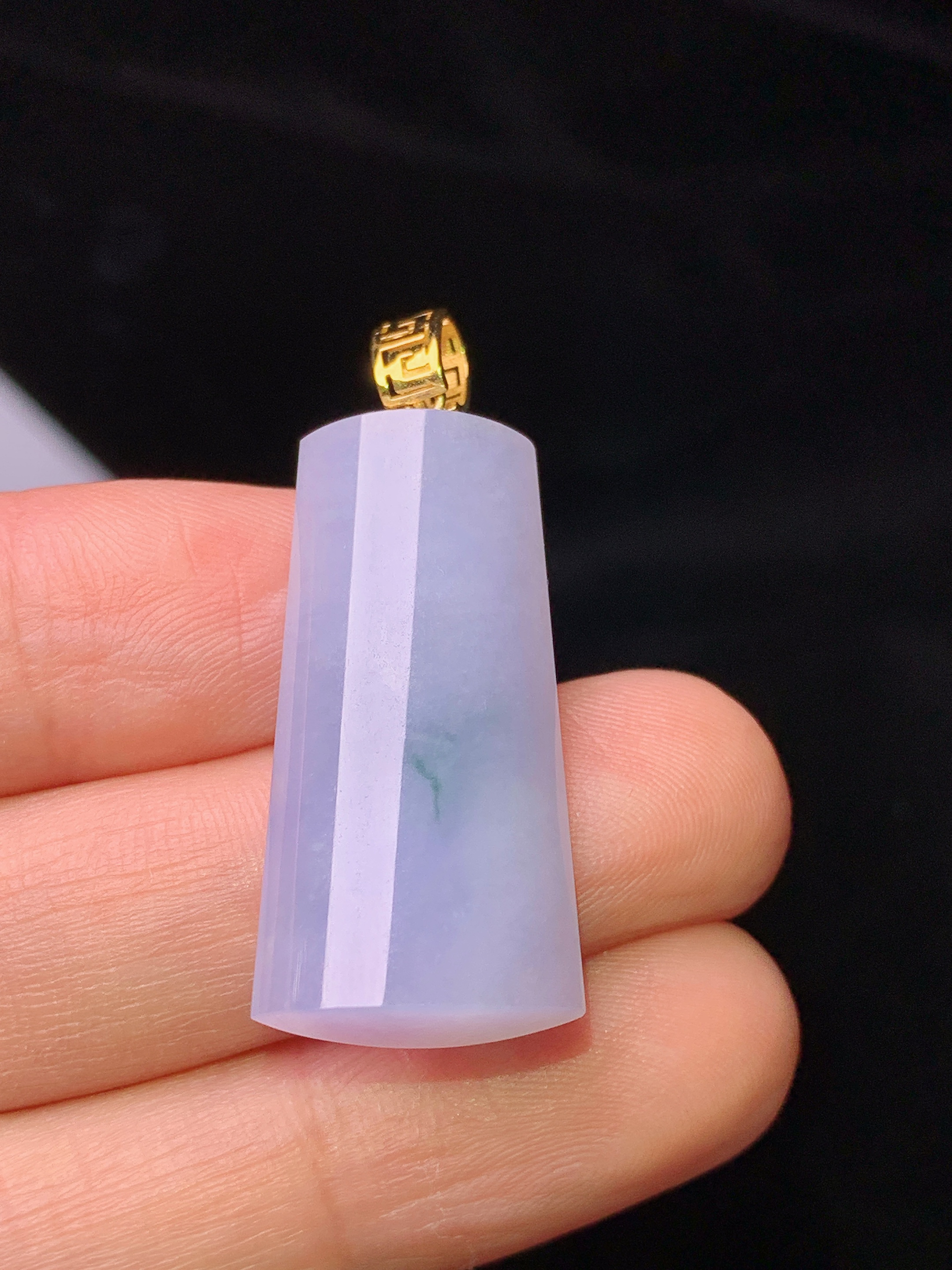 18k金镶嵌紫罗兰玉柱吊坠 玉质细腻 色泽艳丽清新 水润亮眼 整体尺寸36.8*14.5*5.5j2