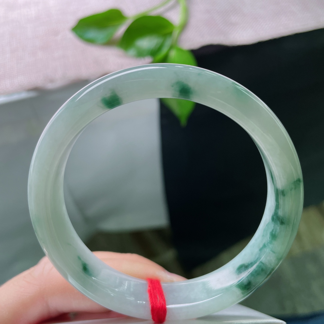 57/12.3/7.8，飘花正圈，色根作笔，游走数缕云烟。料子细腻，ss49389a