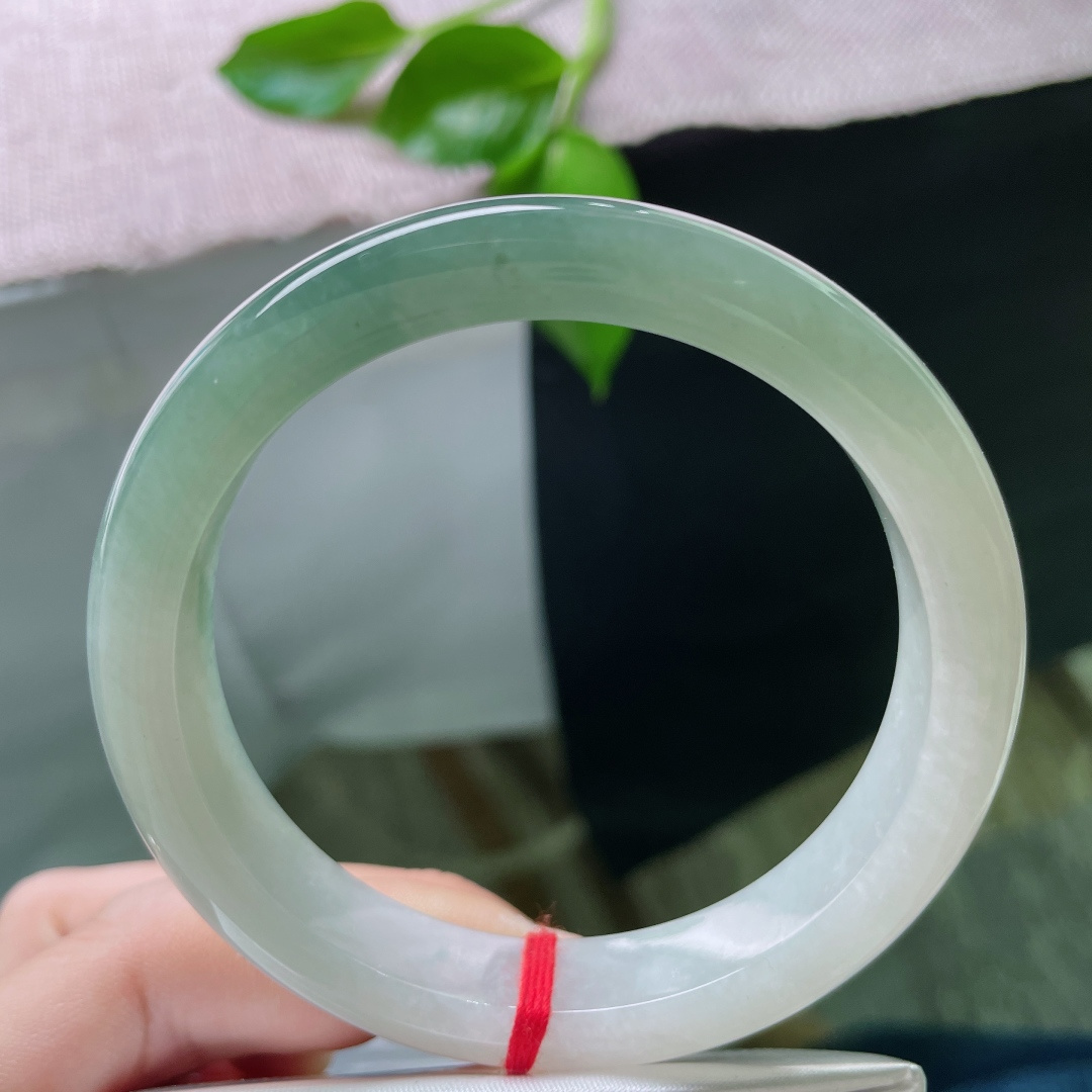 60.1/12.1/8.8，油绿底正圈，大圈口，水润细腻，天青色等烟雨，棉线，ss49707a