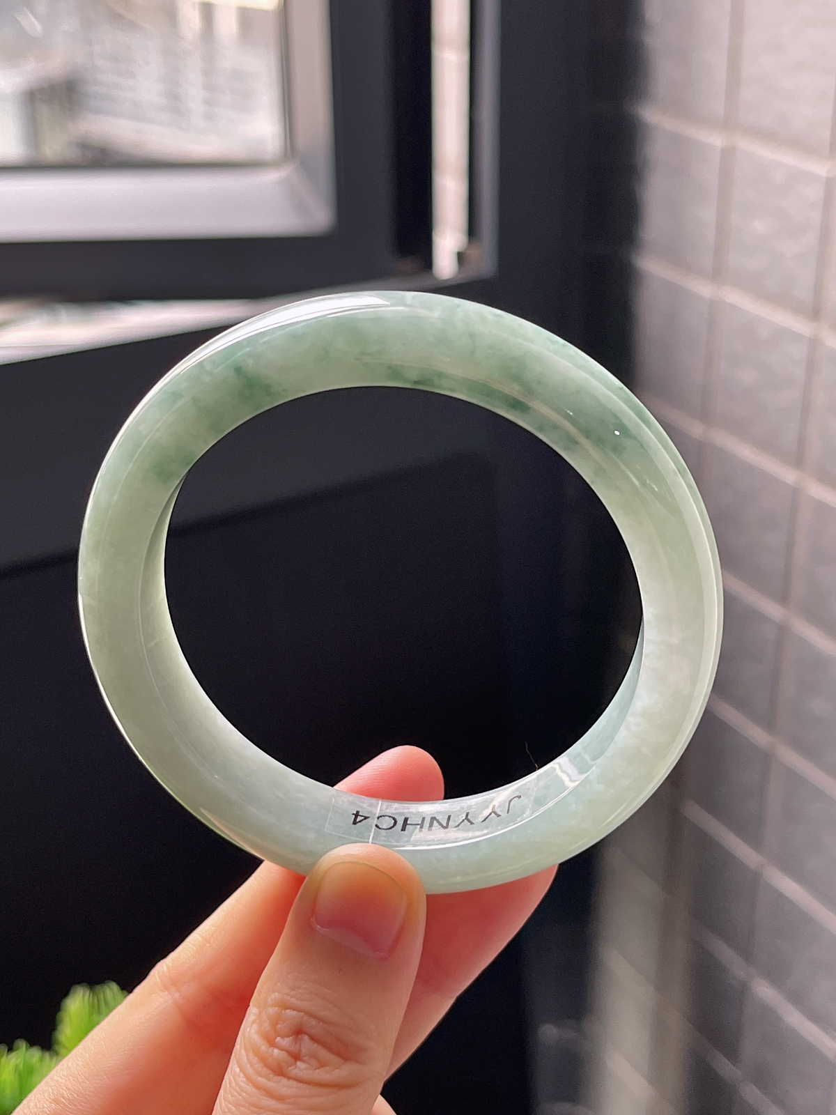 正圈57.5圈口，翡翠糯化种飘绿手镯