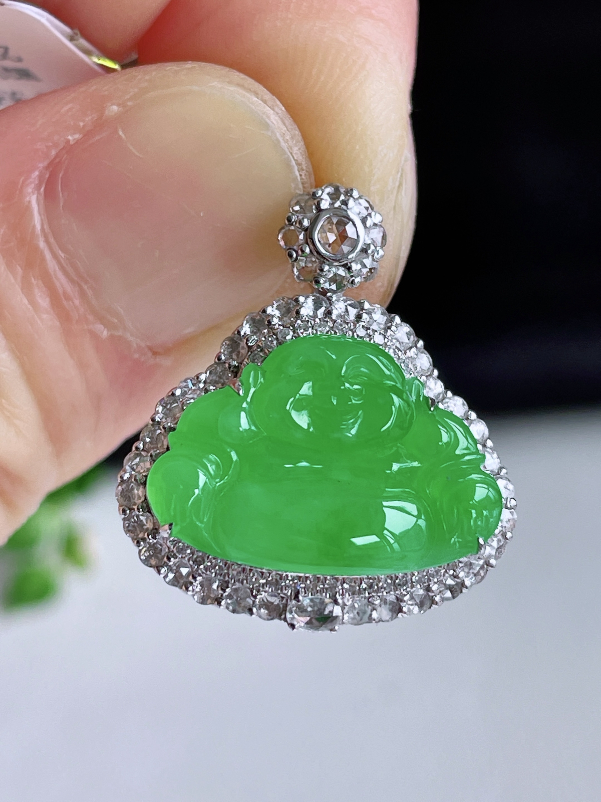 冰阳绿佛公吊坠  
【整体】22.7-20-7.8