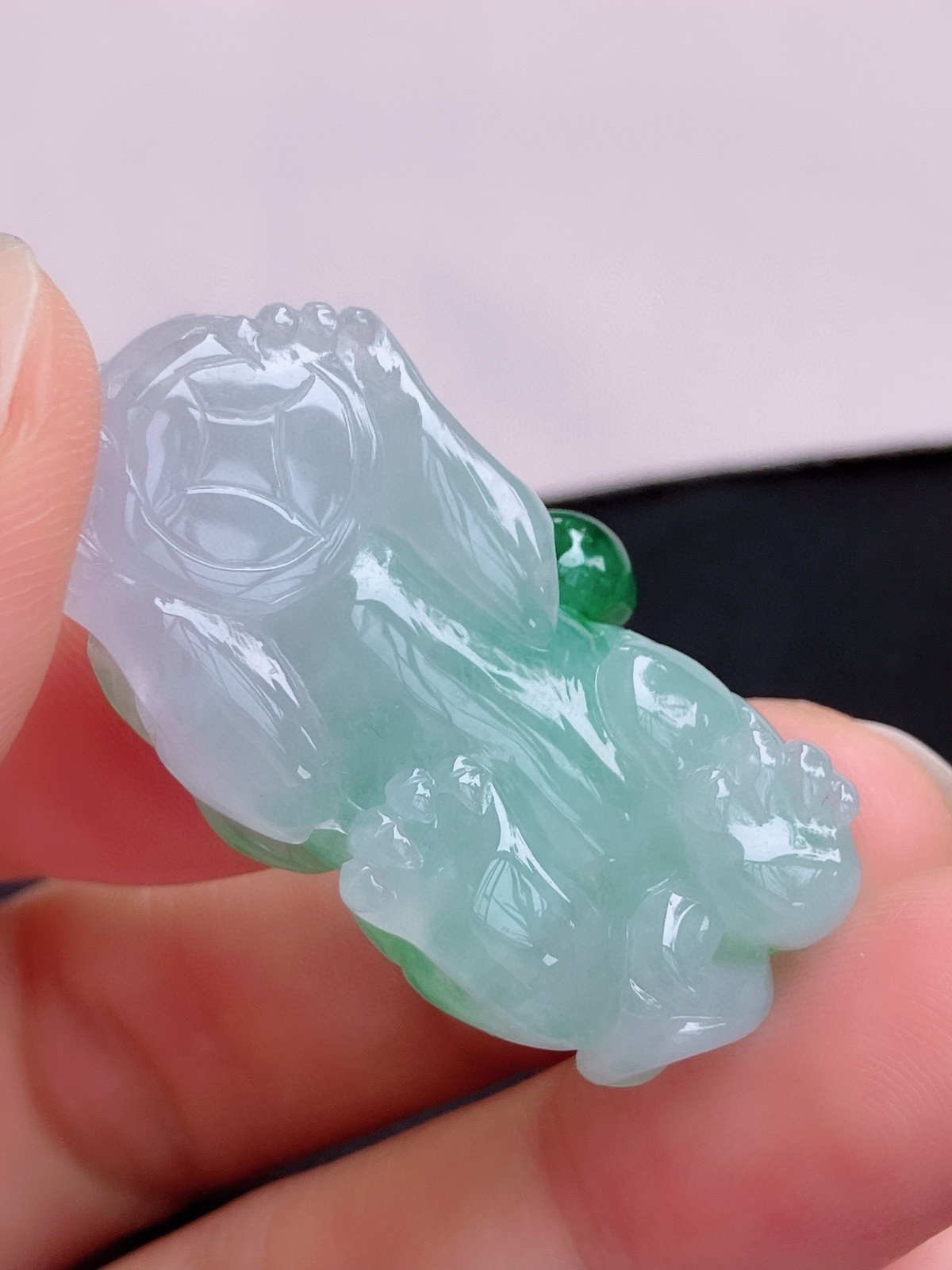 翠绿貔貅，晶莹剔透，色美清爽，尺寸38.6/18/11.8.