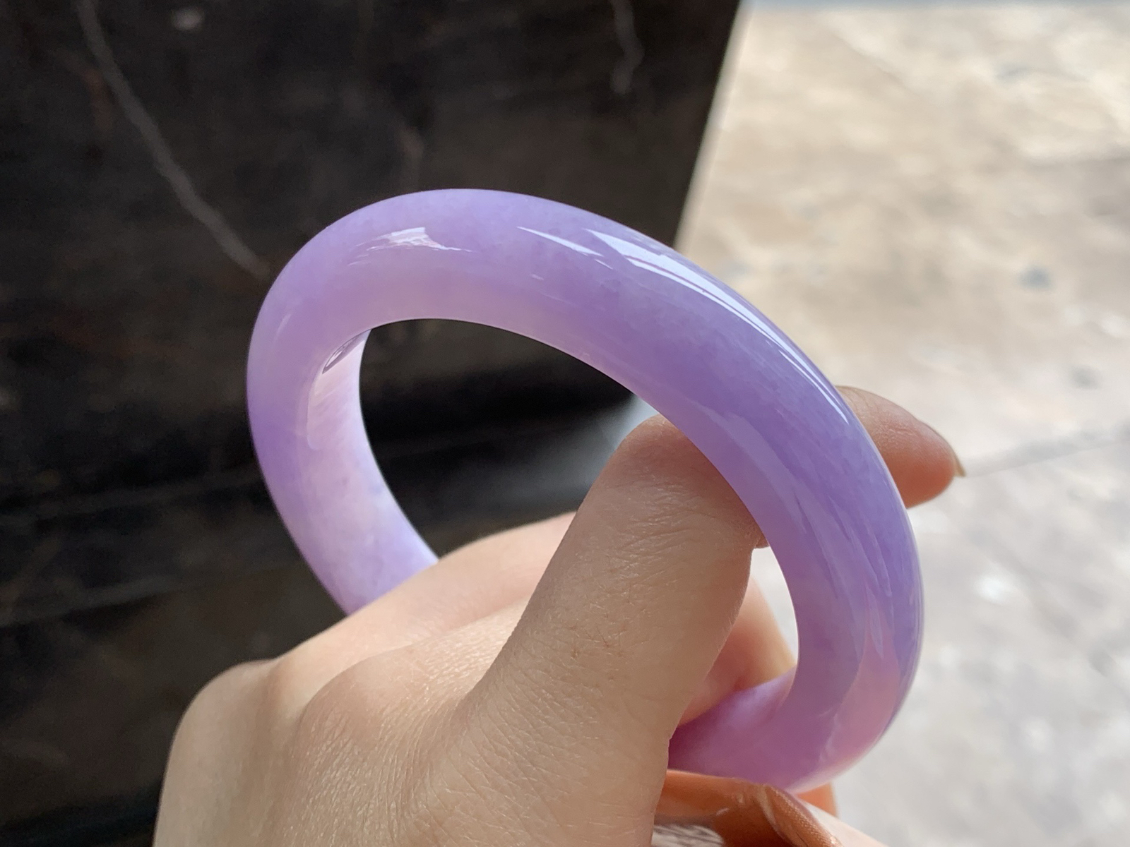 61-12.4-12.5

紫罗兰大圈口手镯^_^底子细腻 颜色浓郁漂亮