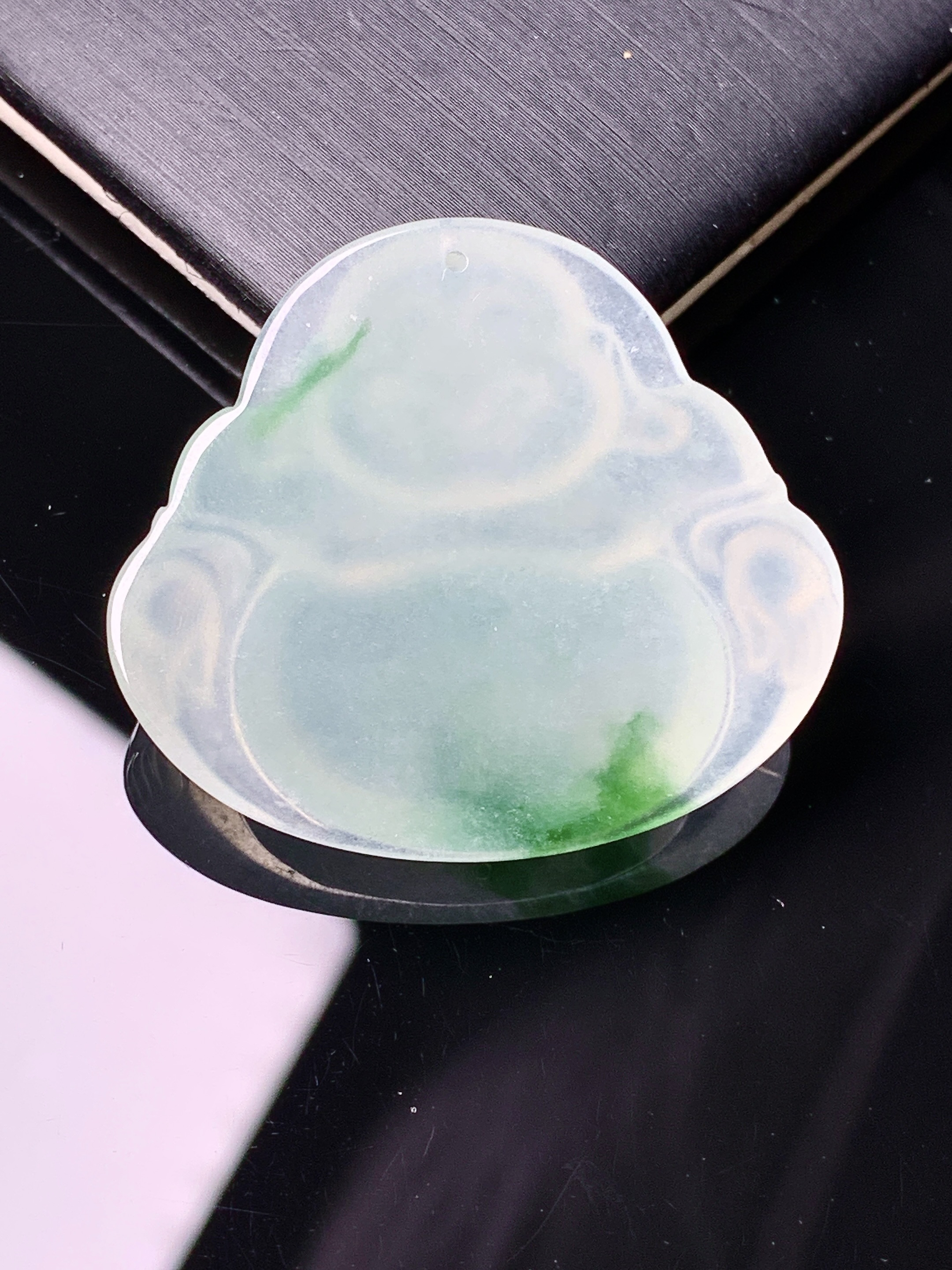 飘绿佛公吊坠 玉质细腻 色泽艳丽清新 水润亮眼 整体尺寸31.2*34.8*6x1