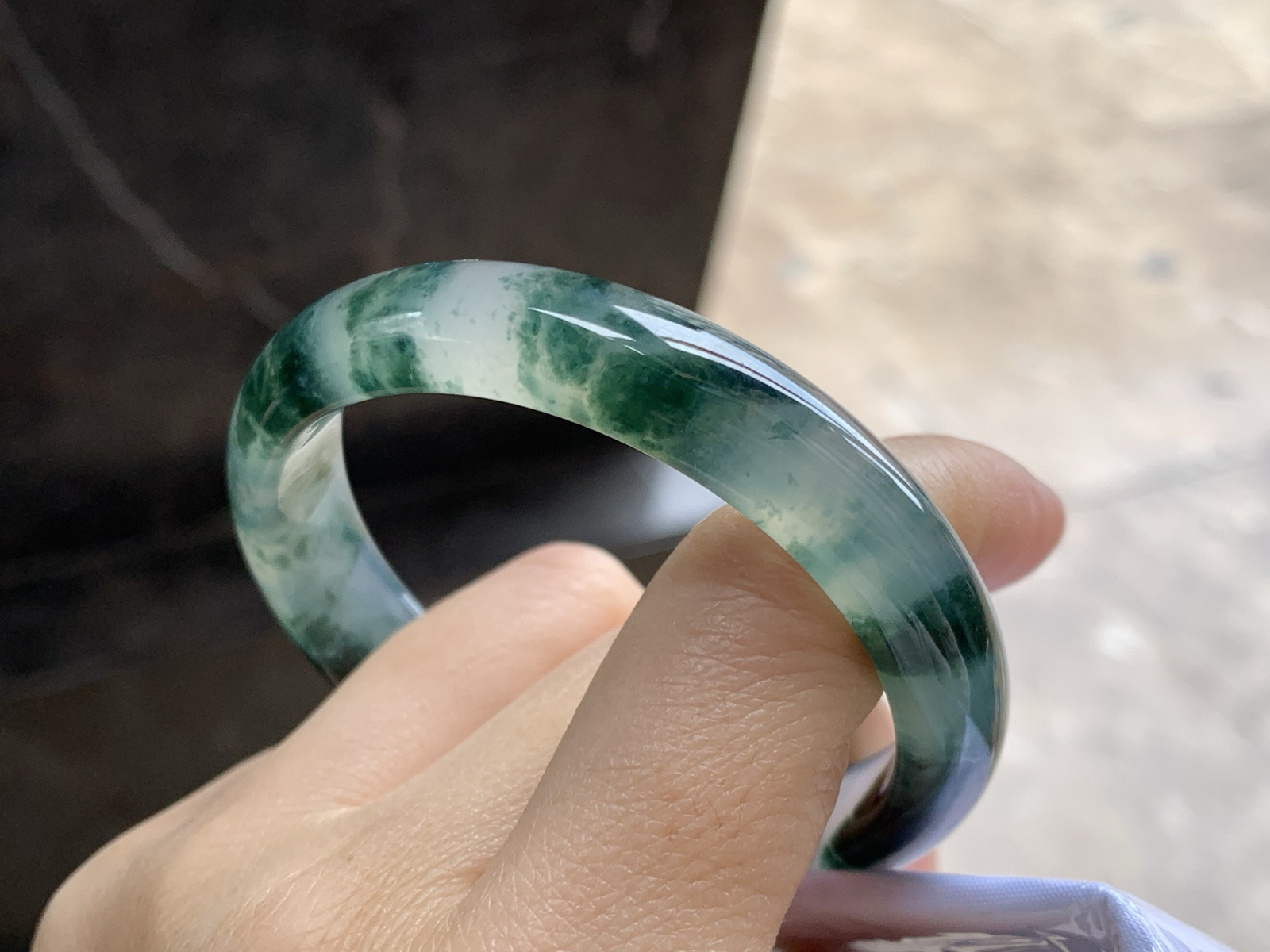 53.5-11.5-6.9

飘花贵妃镯^_^正圈51 52可以戴