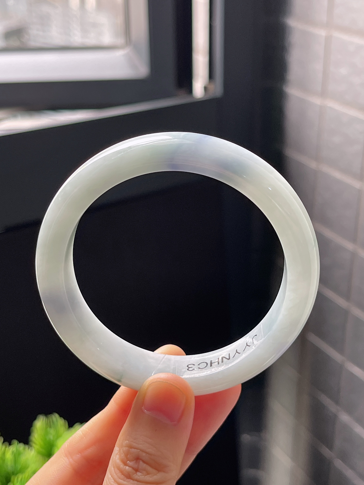 正圈56.2圈口，翡翠糯化种淡紫色手镯