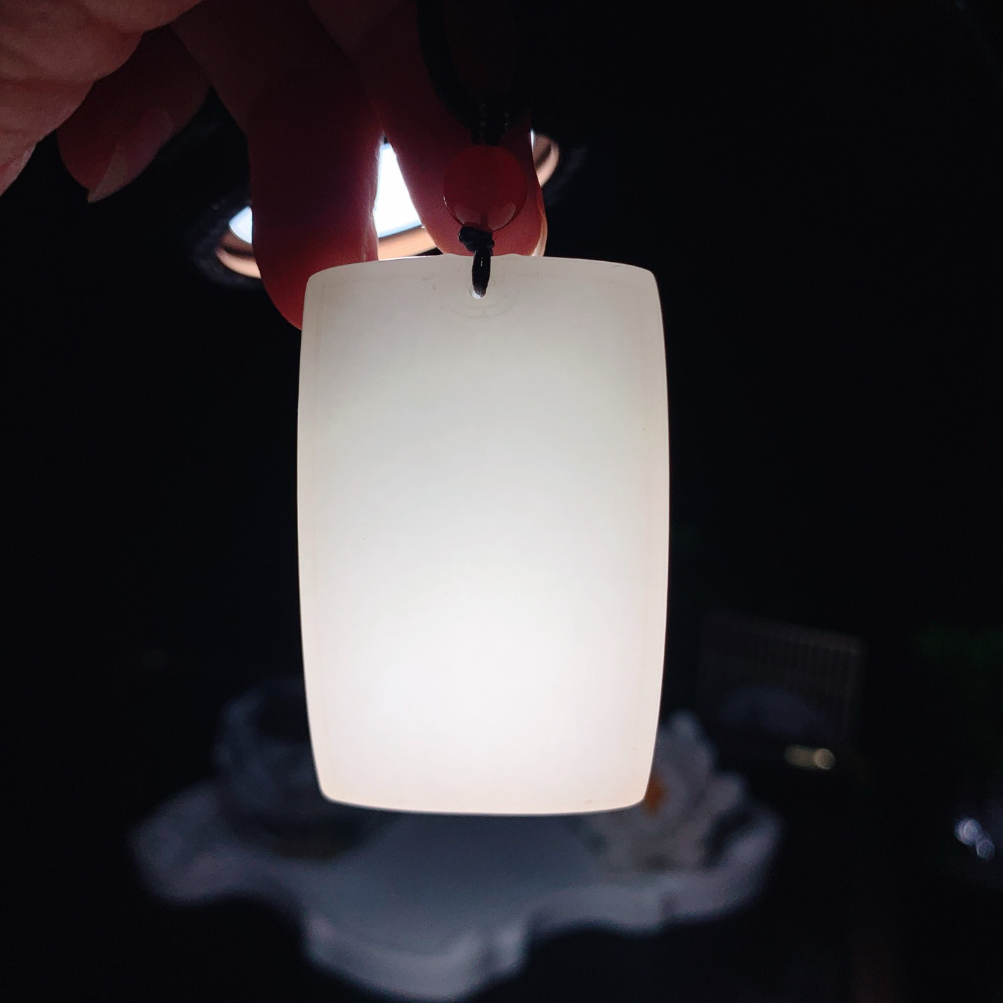 和田玉羊脂白玉平安无事牌挂件。尺寸50/33/10重48克 玉质细腻油润 底色纯净 脂粉好，品质好。lt260401