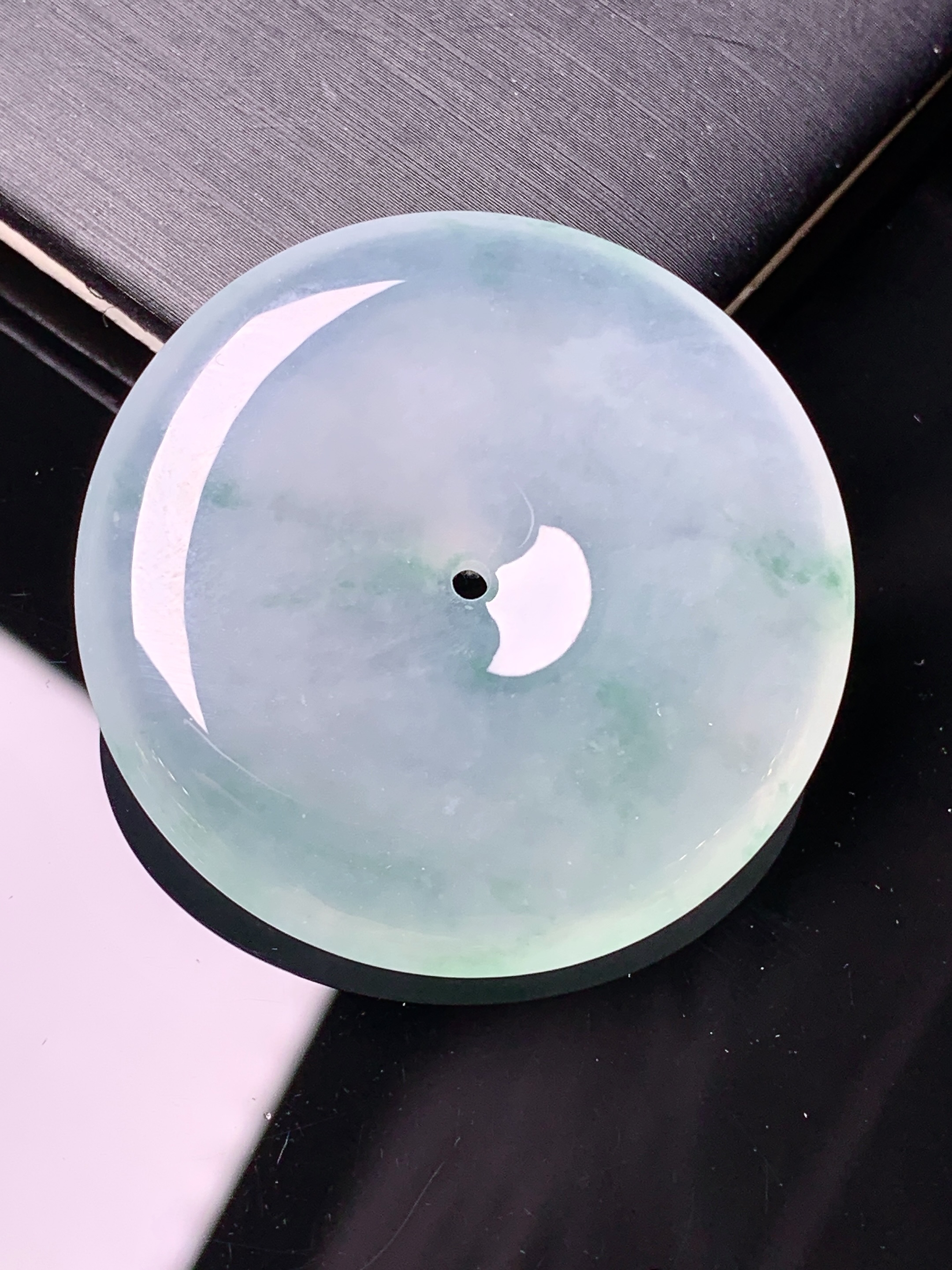 冰种平安扣吊坠 玉质细腻 色泽艳丽清新 水润亮眼 整体尺寸36.6*6.2x1