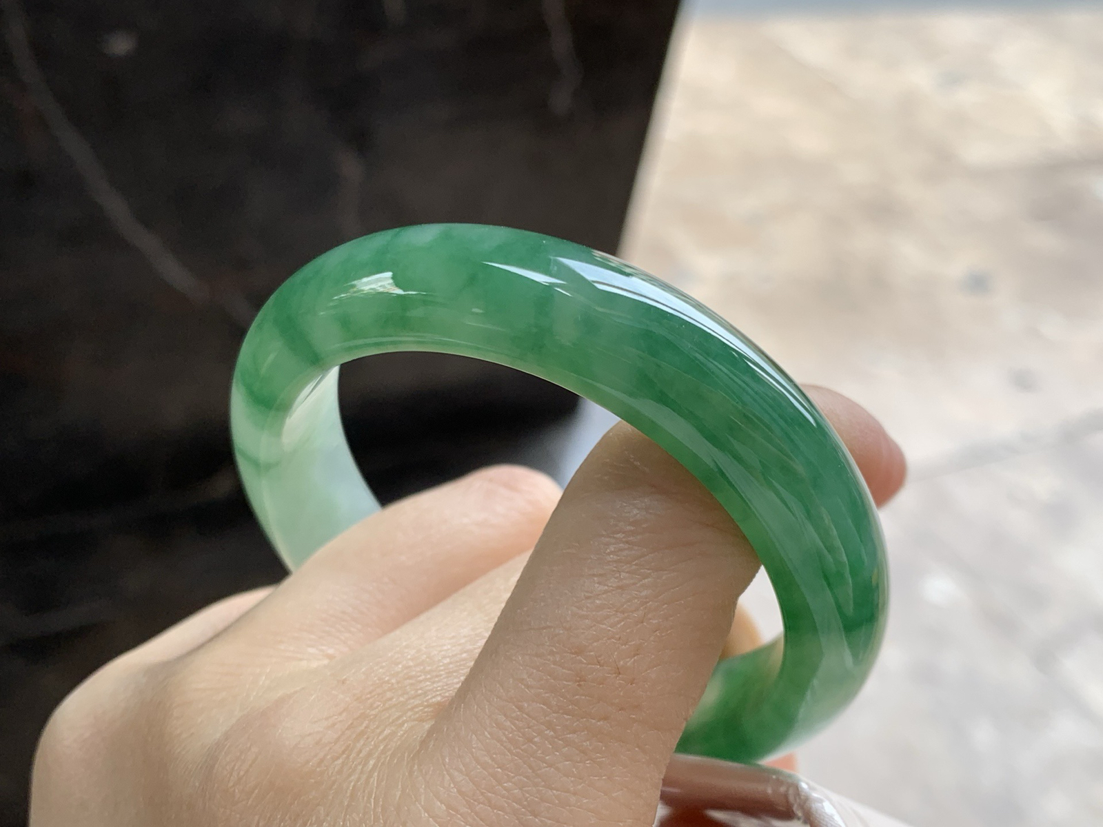 52.5-12.6-8.1

带色手镯^_^有种有色 精品小圈口