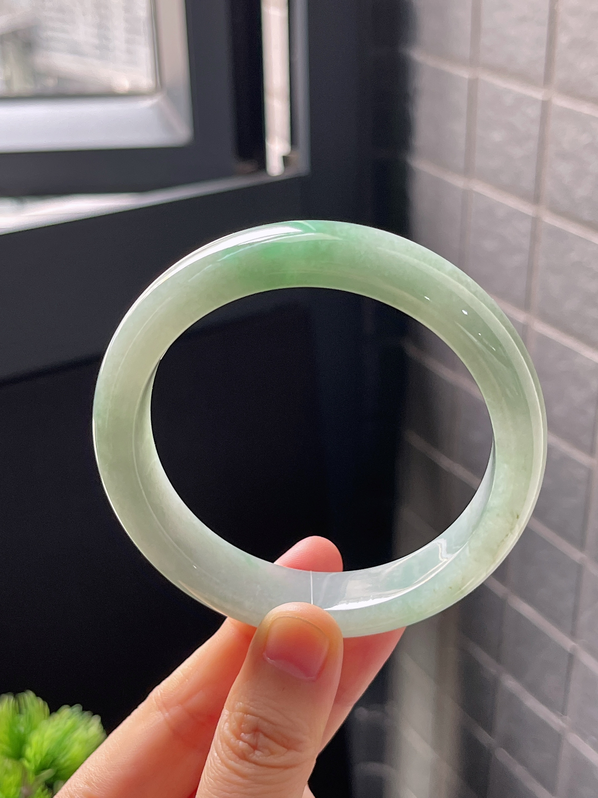 正圈59圈口，翡翠糯化种飘绿手镯