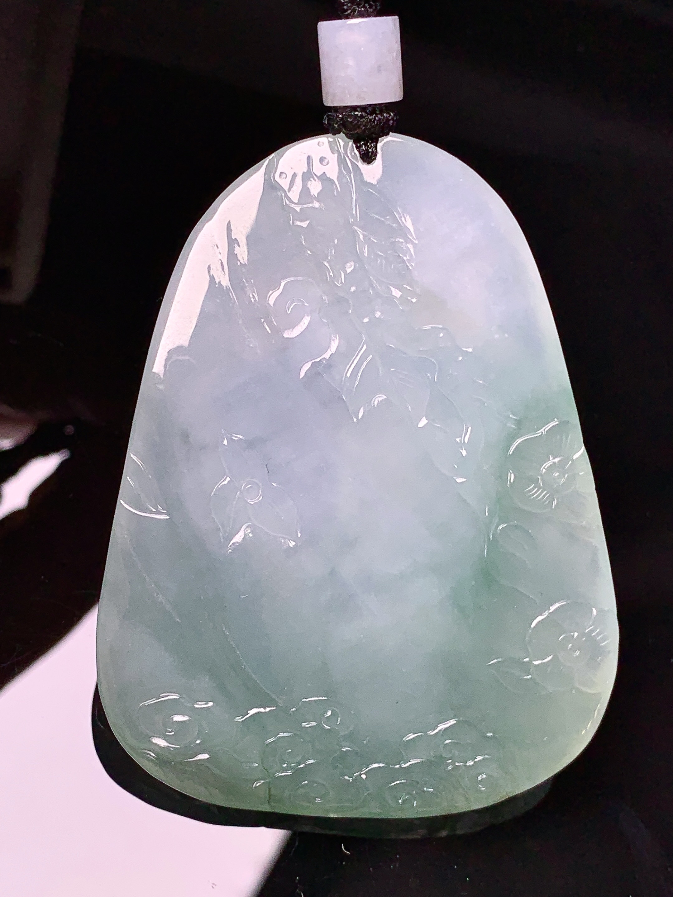 18k金钻镶嵌飘绿文殊观音菩萨吊坠 玉质细腻 色泽艳丽清新 水润亮眼 整体尺寸58.7*44.5*8.8L1