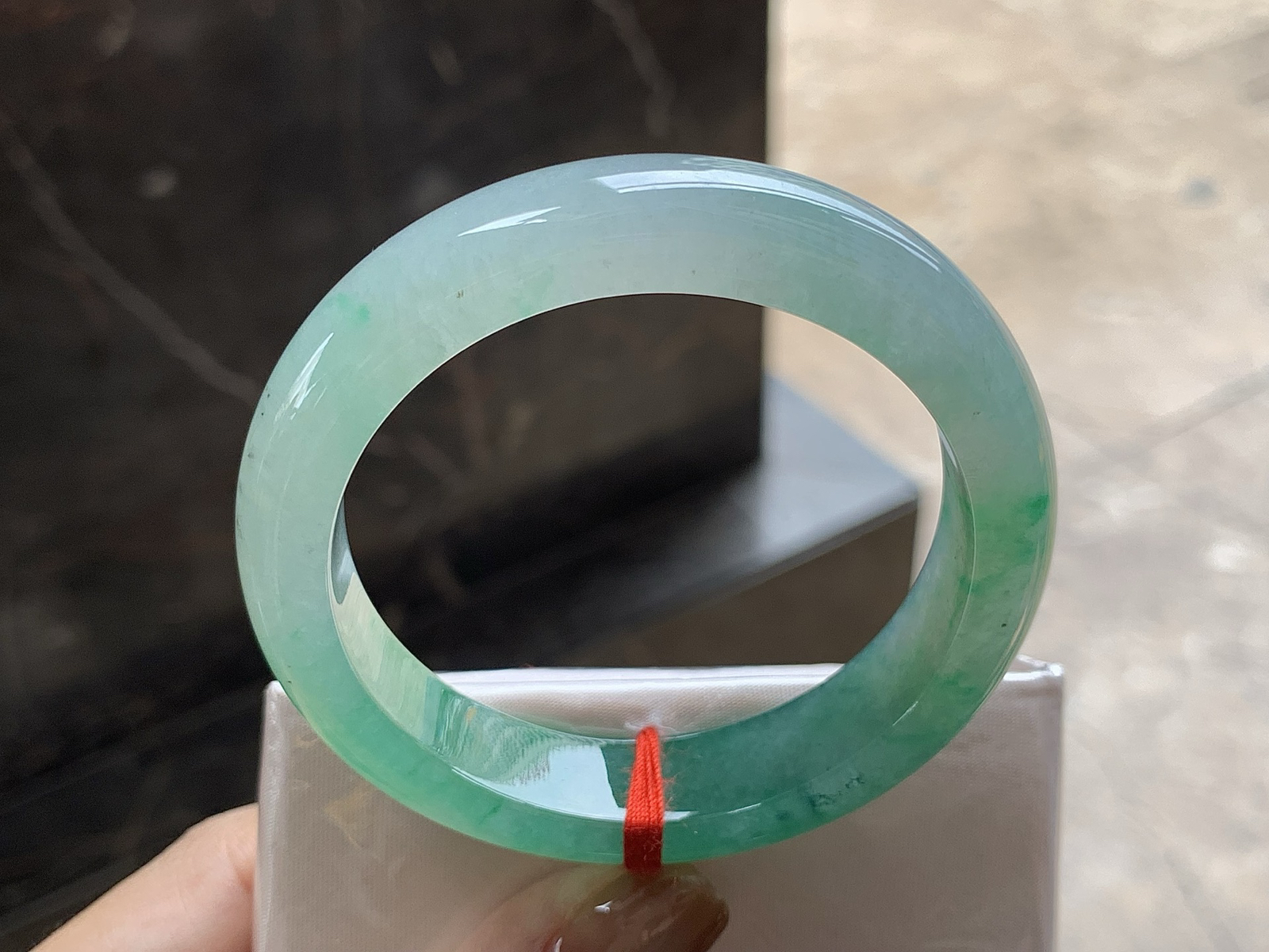 52.5-12.7-8.3

带色手镯^_^正圈52 53  种好水润～ 颜色鲜艳