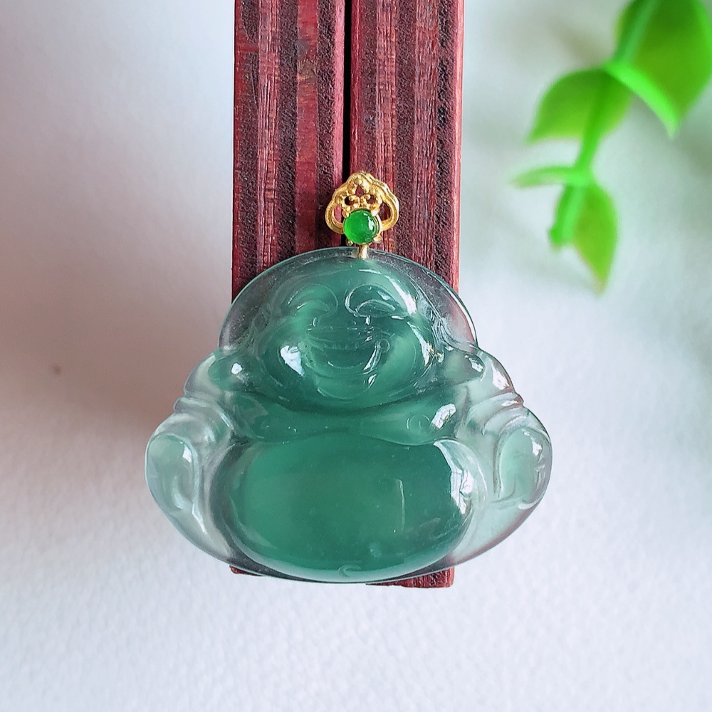 18k金扣蓝冰佛公挂件 玉质细腻  精雕弥勒佛，笑佛福耳垂肩，面相喜庆，开怀大笑，憨态可掬。惟妙惟肖，寓意福禄双全，吉祥美满，笑口常开 W01.31 尺寸：21-25.5-3.5mm