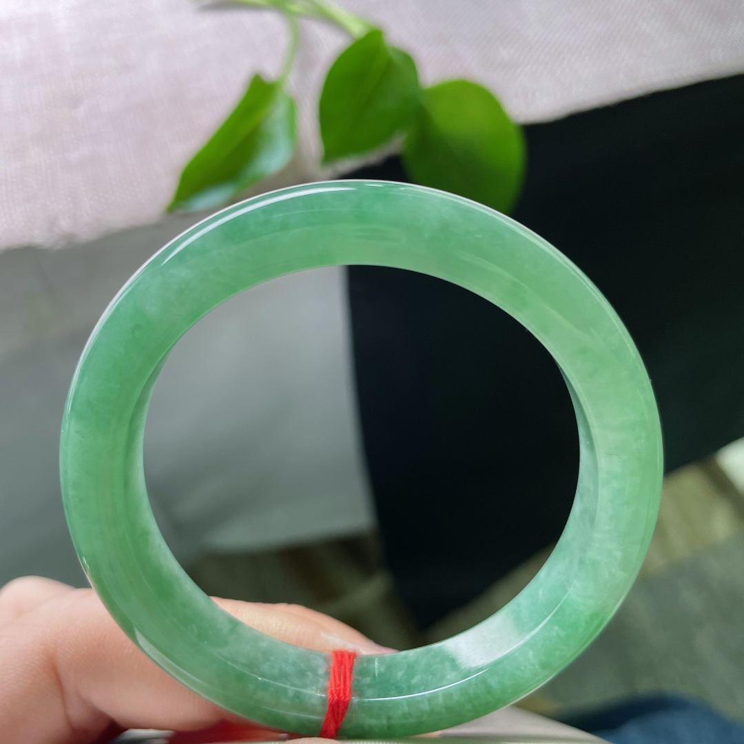 52.2/10.1/8，豆绿底正圈，水润细腻，集优雅与贵气于一身，一点皮纹，ss50127a