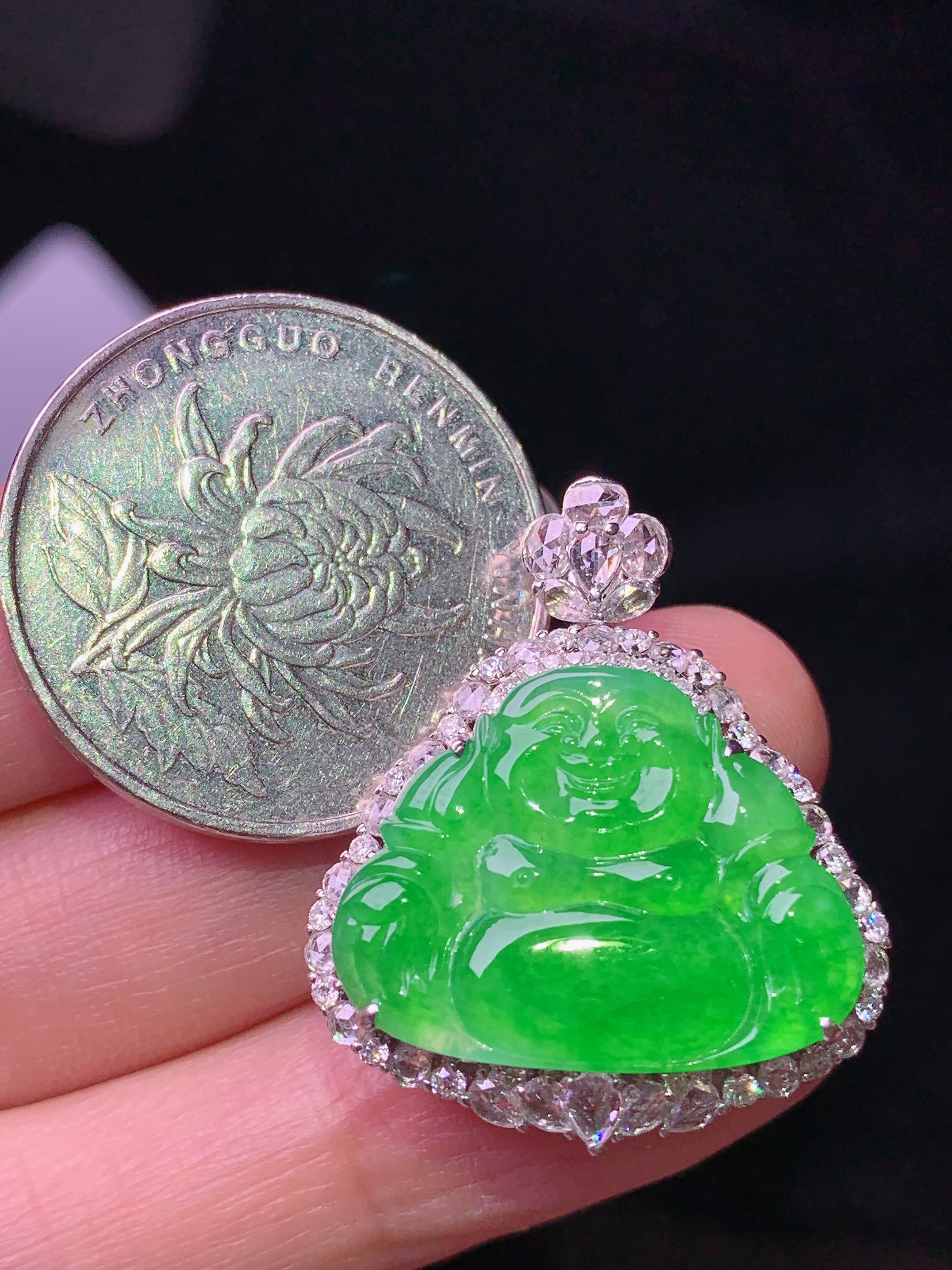 18k金钻镶嵌满绿佛公吊坠 玉质细腻 色泽艳丽清新 水润亮眼 整体尺寸29.2*24.5*8.7m5