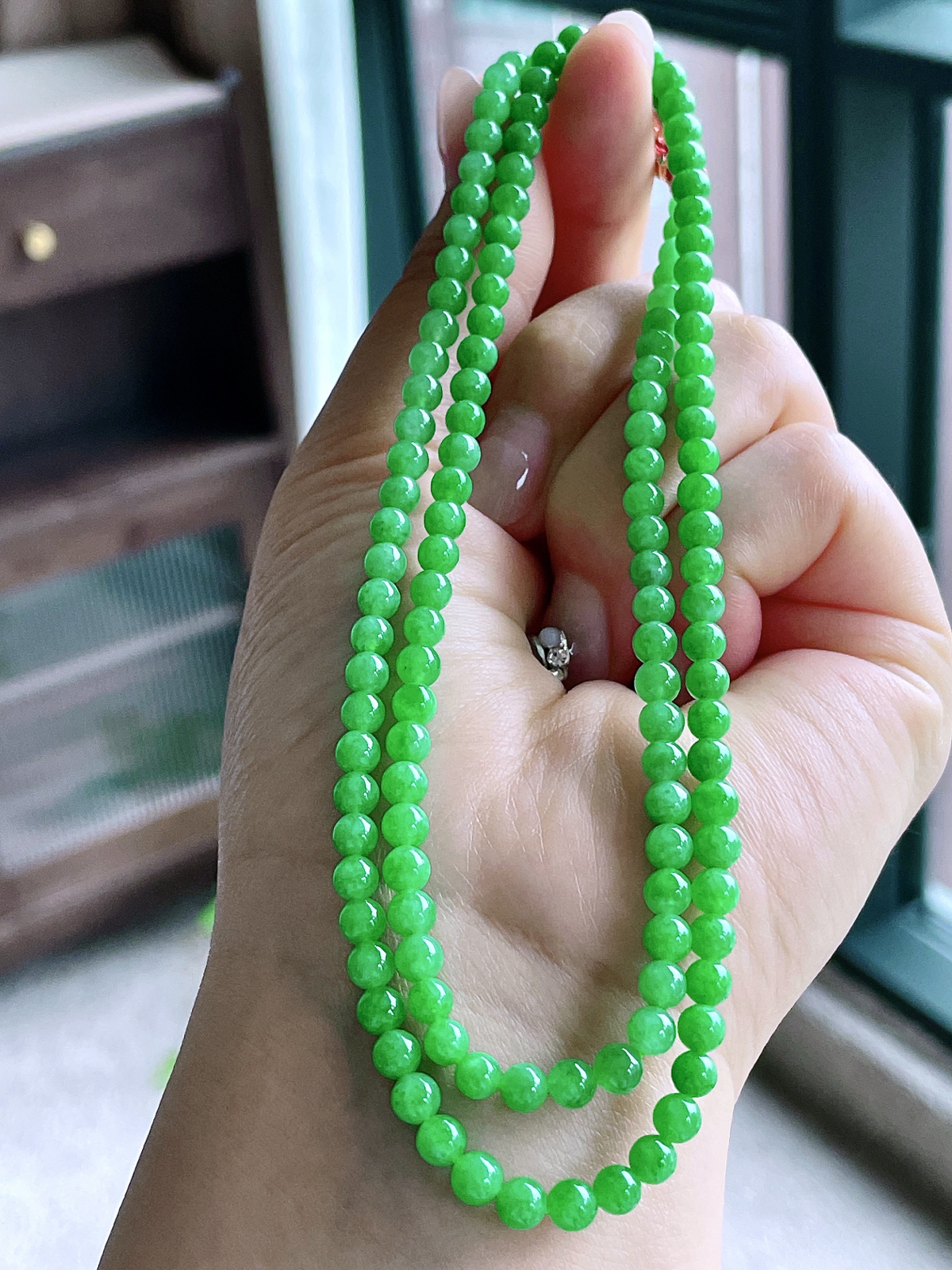 冰阳绿珠子珠链
【尺寸】4.6-4.8mm，31cm
