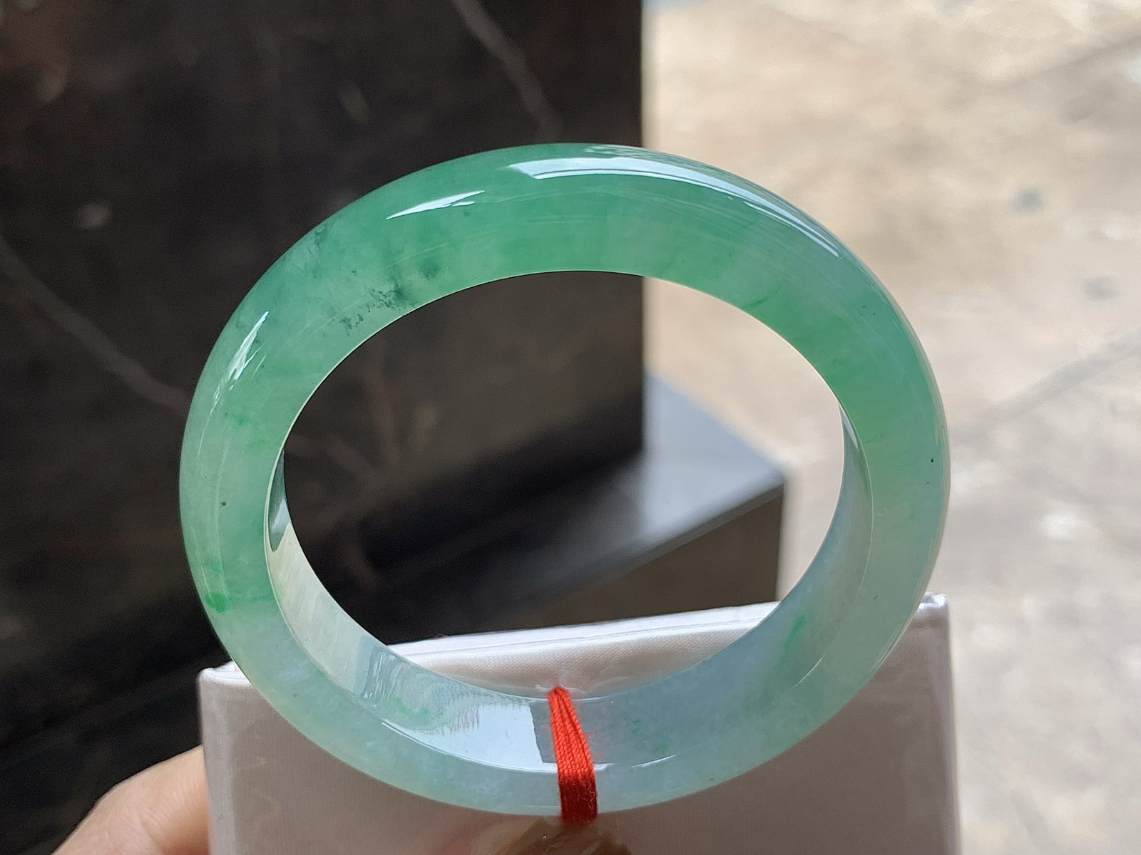 52.5-12.7-8.3

带色手镯^_^正圈52 53  种好水润～ 颜色鲜艳