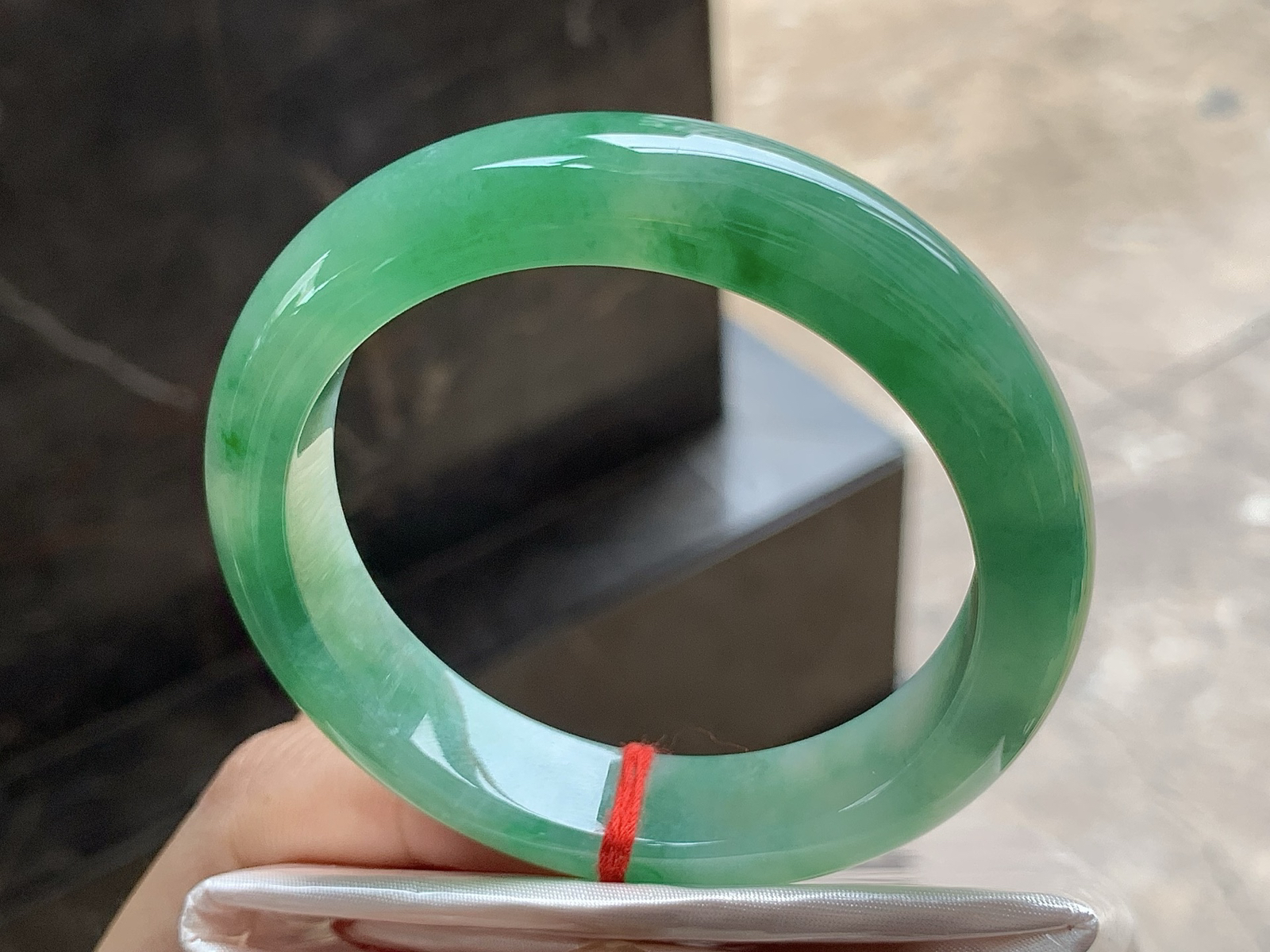 54.5-12.6-8.6

带色手镯^_^ 颜色浓郁～ 细腻清爽