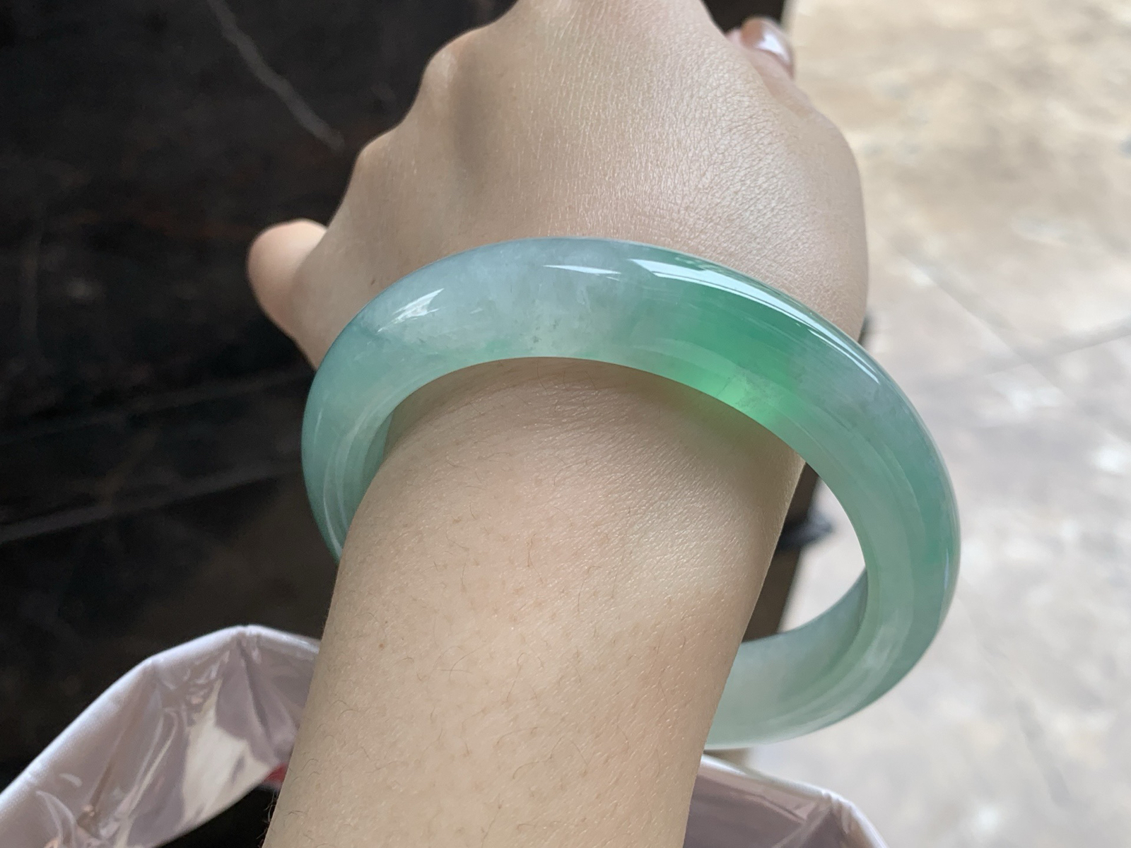 59-13.1-9.1

冰带色手镯^_^有种有色～大圈口 上手漂亮