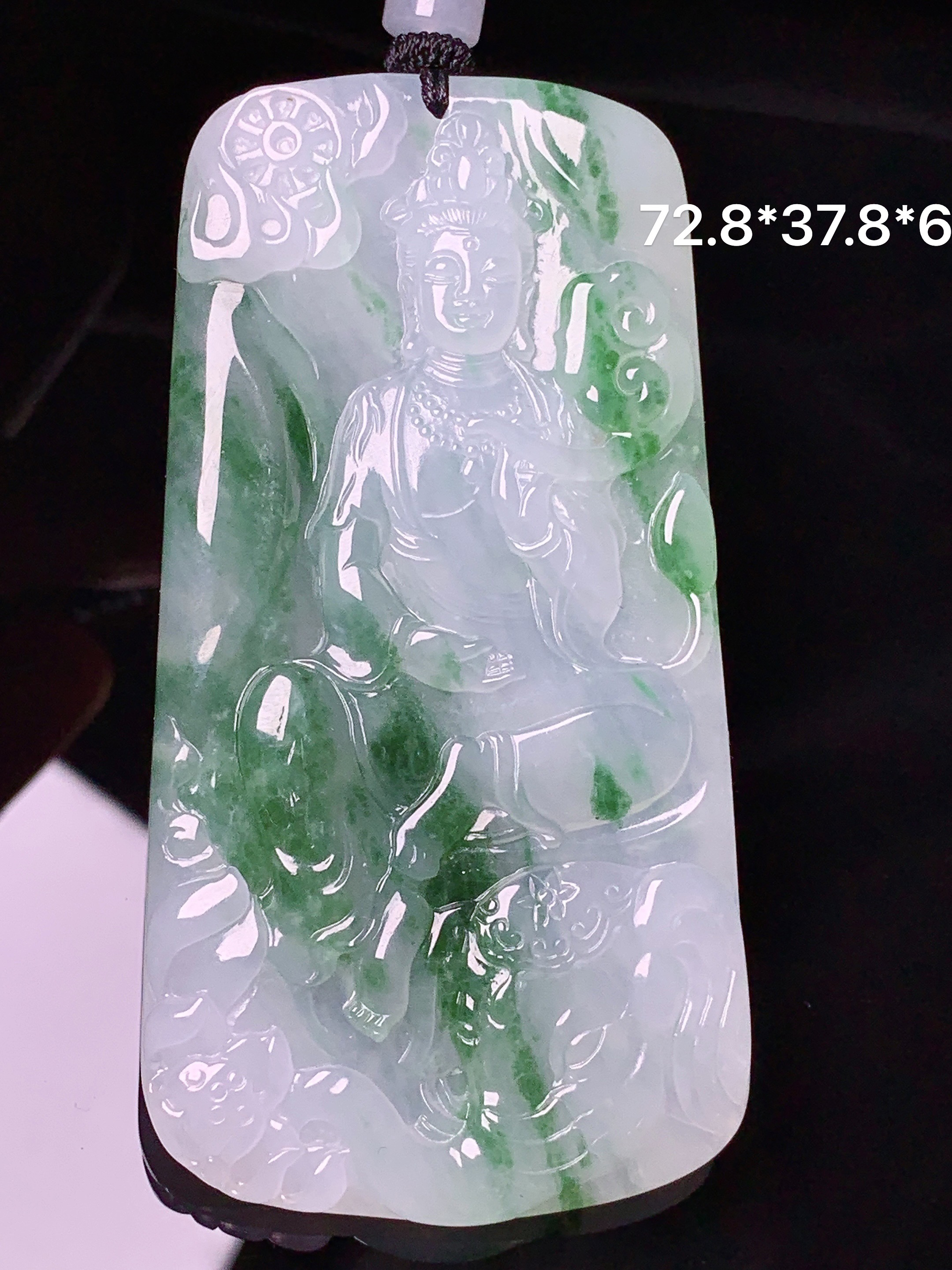 飘绿普贤观音菩萨吊坠 玉质细腻 色泽艳丽清新 水润亮眼 整体尺寸72.8*37.8*6x1