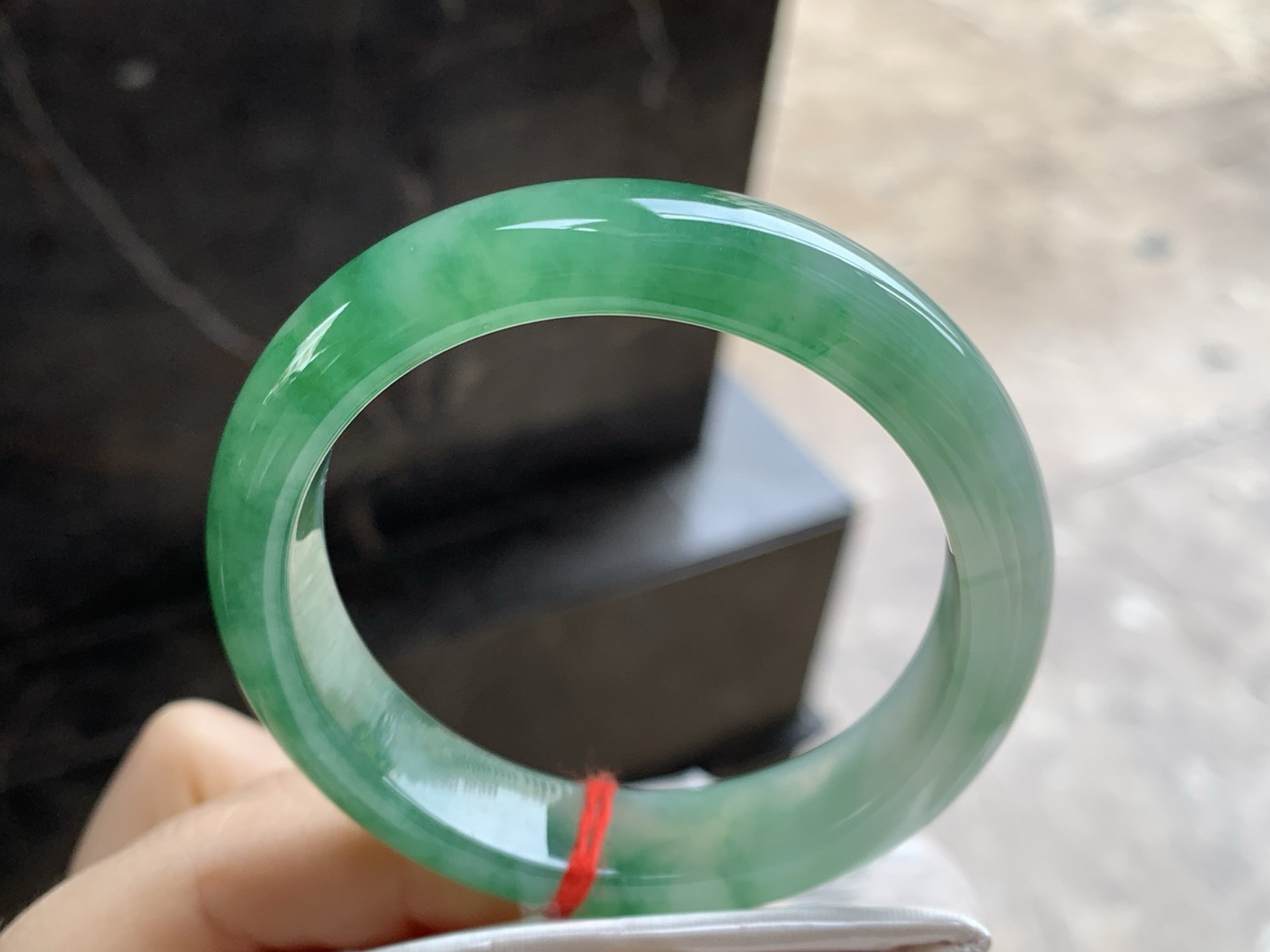 52.5-12.6-8.1

带色手镯^_^有种有色 精品小圈口