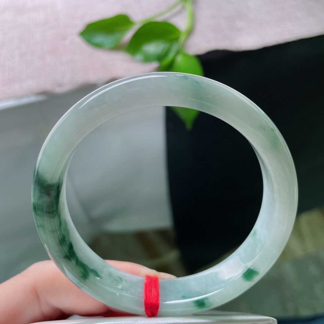 57/12.3/7.8，飘花正圈，色根作笔，游走数缕云烟。料子细腻，ss49389a