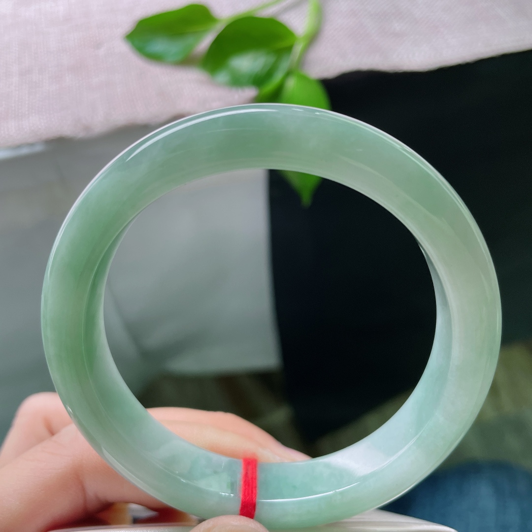 58./12.4/8.9，绿底正圈，水润细腻，种老，宁静致远，一点皮纹，ss47928a