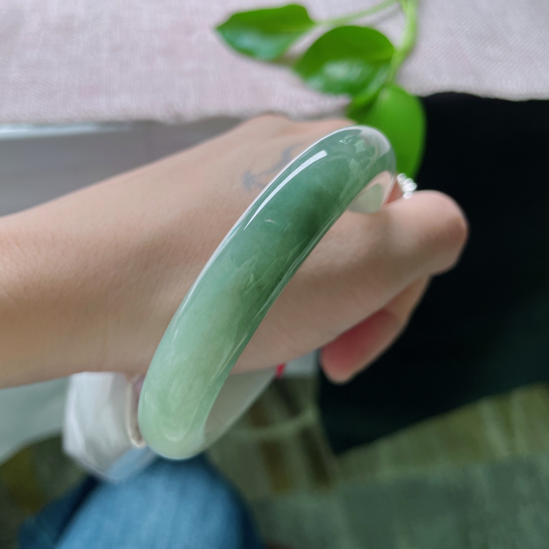 60.1/12.1/8.8，油绿底正圈，大圈口，水润细腻，天青色等烟雨，棉线，ss49707a