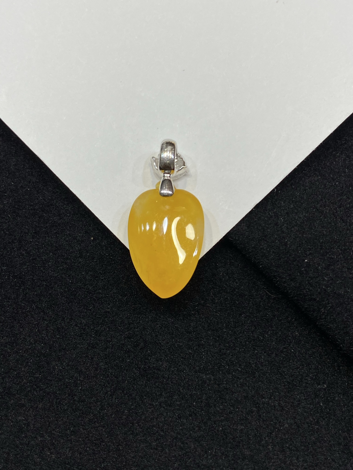 糯糯的芒果 高冰 黄翡 福瓜 裸镶 18k

整体尺寸25.2-11.6-5.4