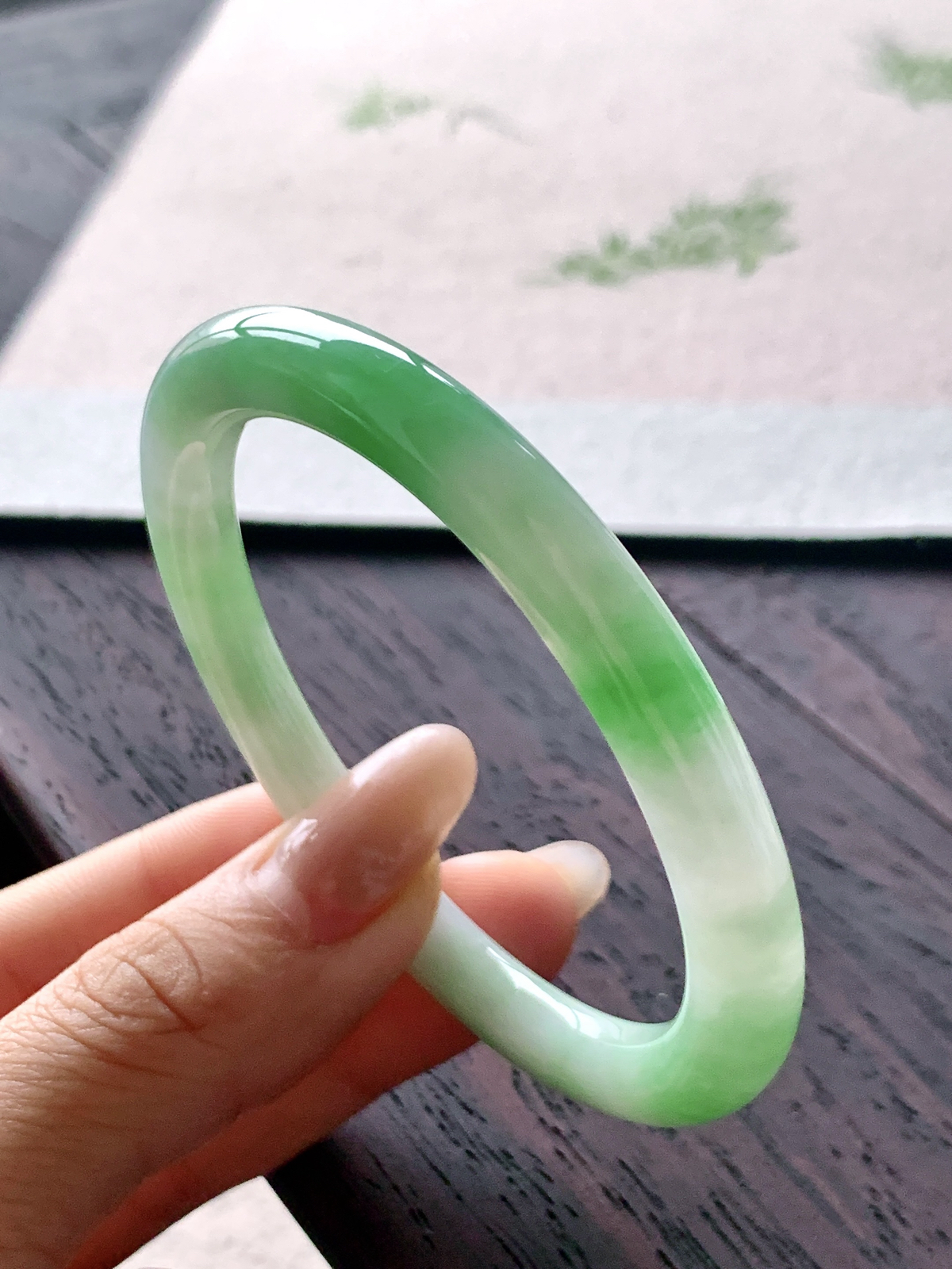 圆条 圈口55 56
【尺寸】54.8-6.7-7.4
冰飘花 种老细腻 有细纹