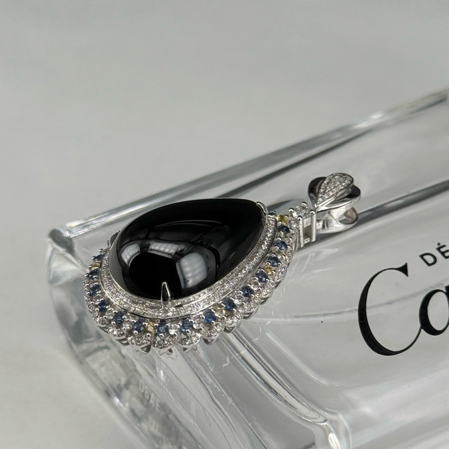 精品18k墨翠水滴吊坠 种好色正 黑度极好 打灯通透 油性十足