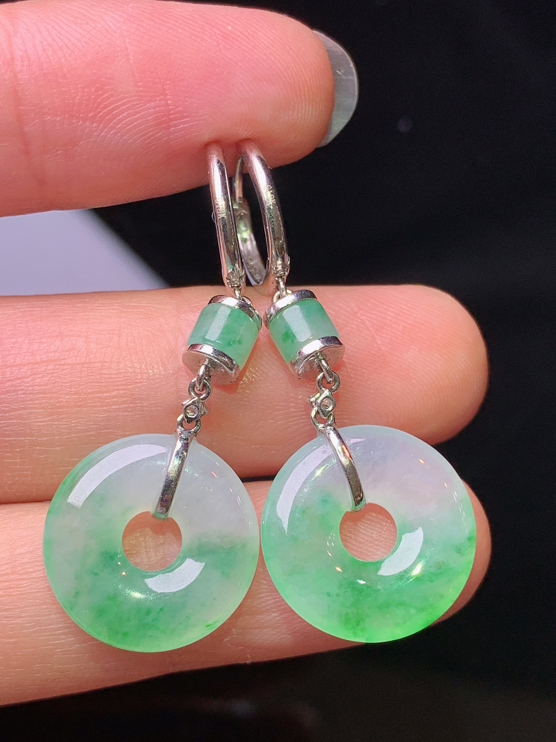 18k金钻镶嵌飘绿平安扣耳坠 玉质细腻 色泽艳丽清新 水润亮眼 整体尺寸35.5*14.6*3b1