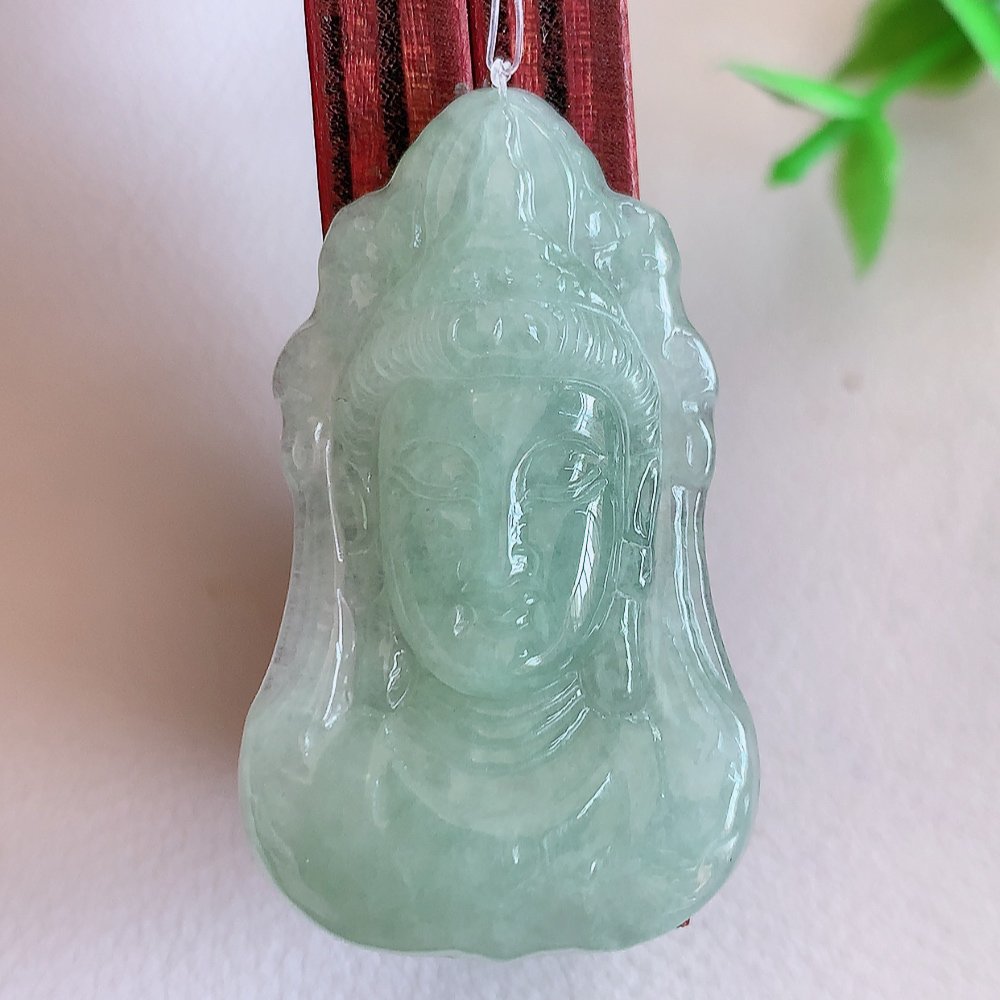 冰润精雕观音吊坠，法相端庄大气，工艺精湛，种色浓郁，细腻饱满冰润，种老水足，收藏佳品，佩戴大气  W49.31   尺寸：37.5-22.5-4.8mm