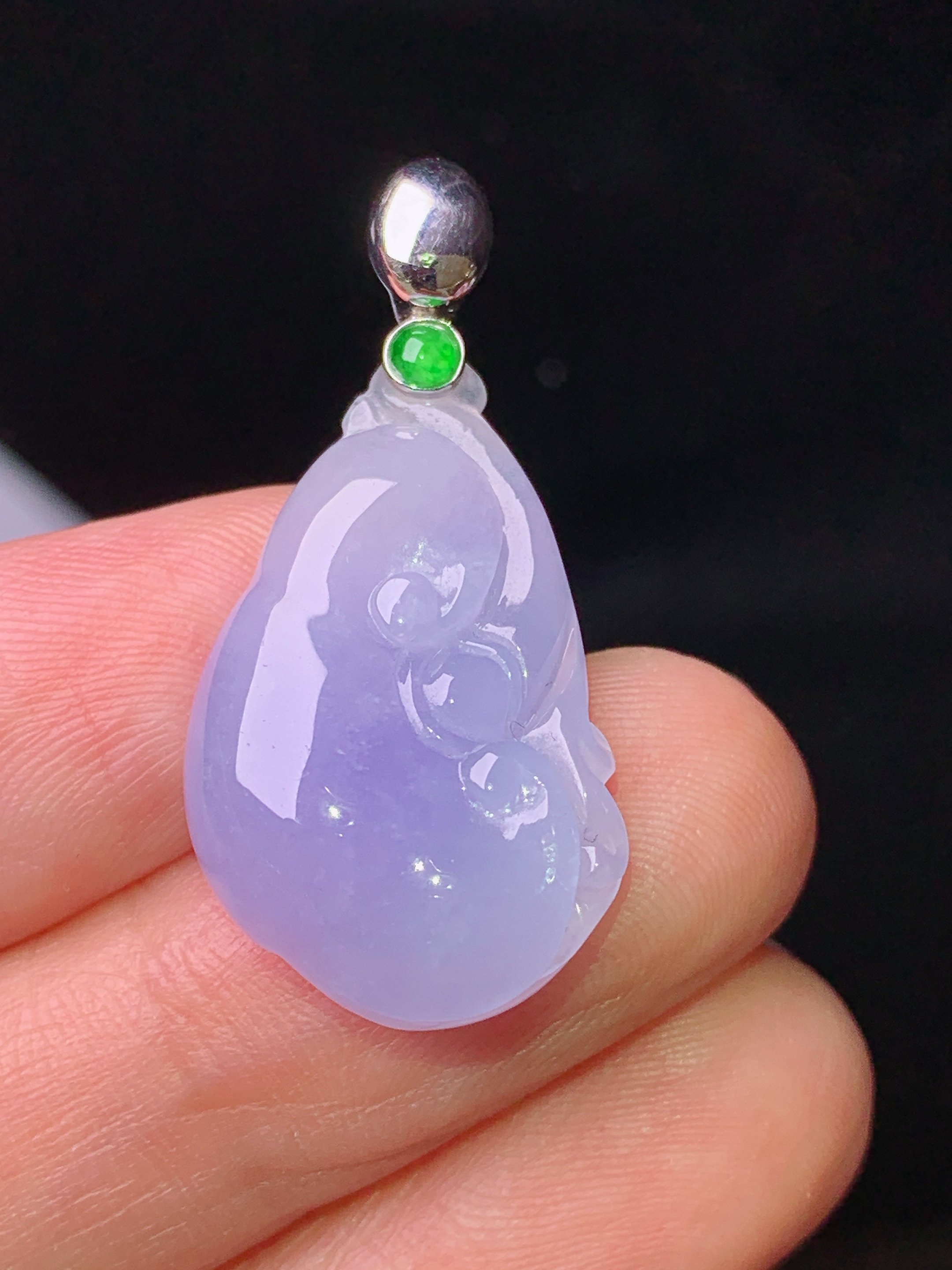 18k金镶嵌紫罗兰如意吊坠 玉质细腻 色泽艳丽清新 水润亮眼 整体尺寸31.6*15*5.3b1