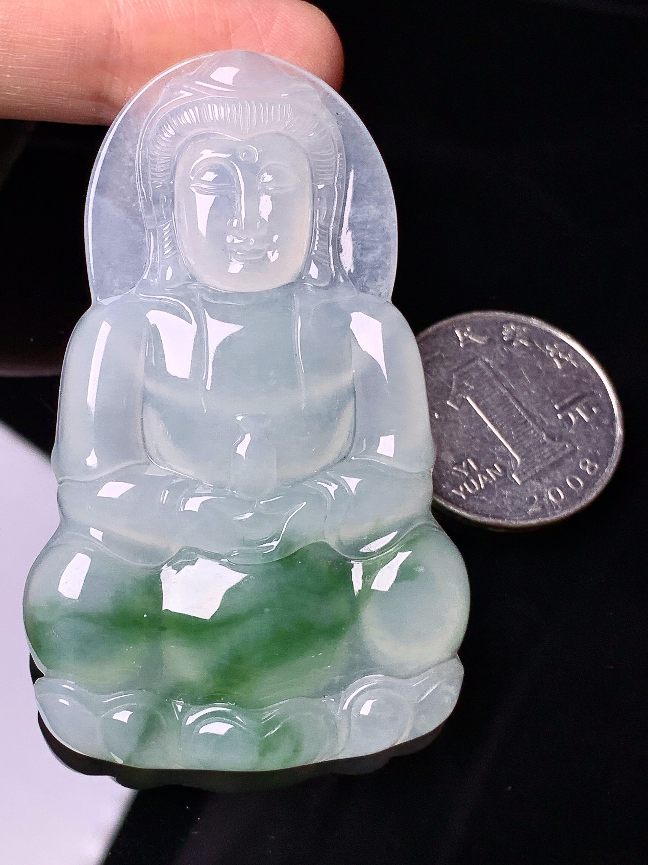 飘绿观音菩萨吊坠 玉质细腻 色泽艳丽清新 水润亮眼 整体尺寸65.4*40.6*6x1